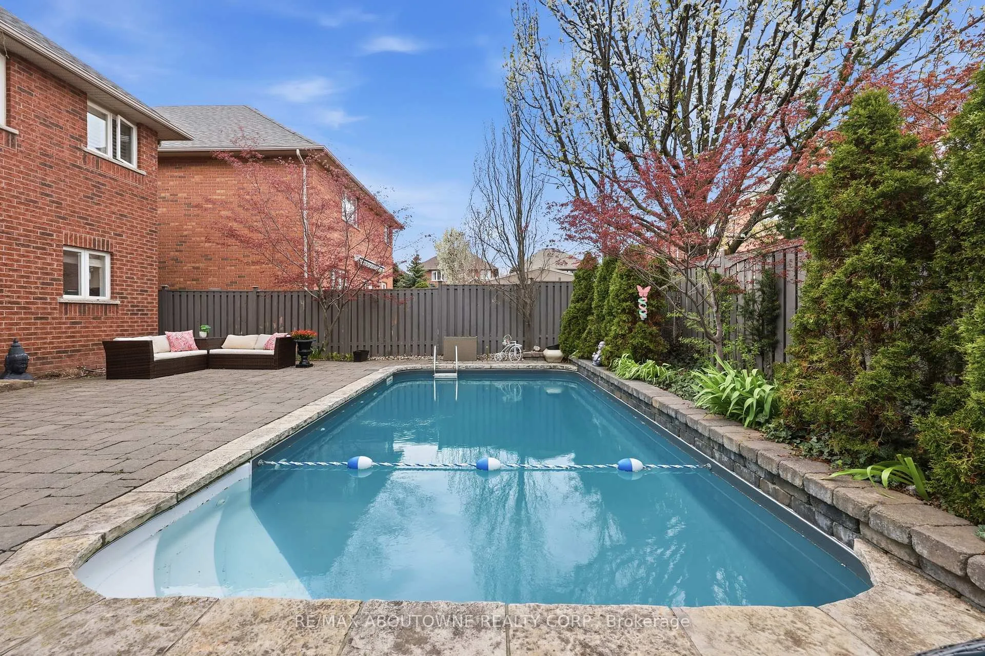 Photo 49 of 2202 Brookhaven Crescent, Oakville, Westmount — HOMEH