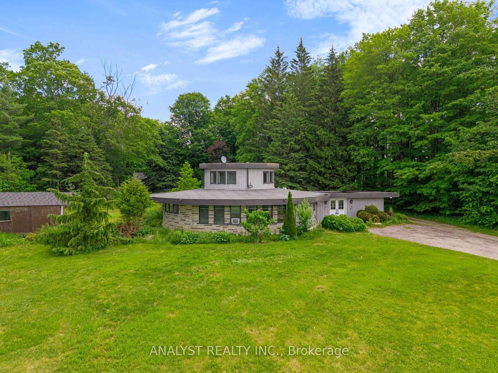Photo 1 of 1065 Concession Rd 8, Adjala-Tosorontio, Rural Adjala-Tosorontio — HOMEH