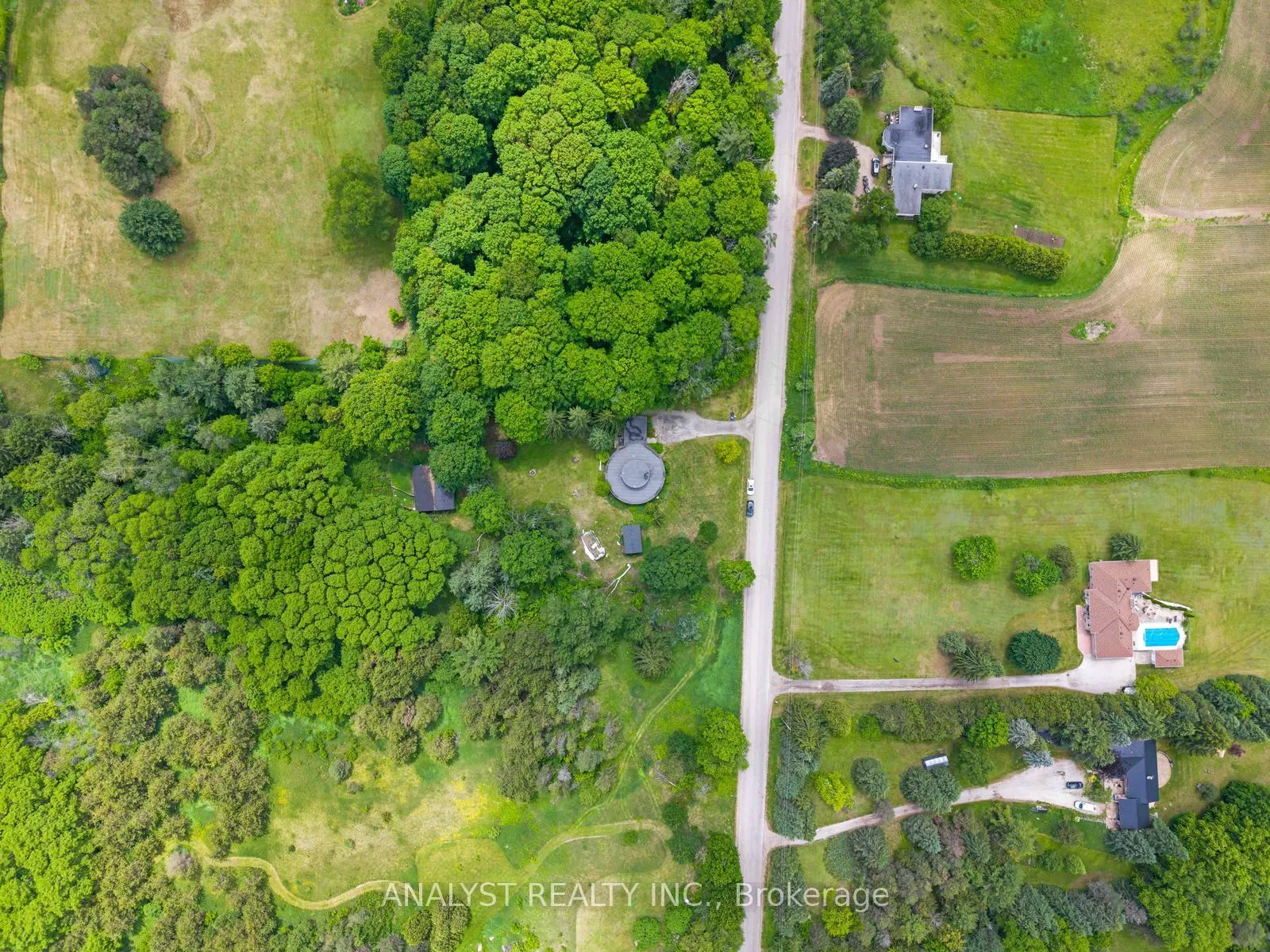 Photo 5 of 1065 Concession Rd 8, Adjala-Tosorontio, Rural Adjala-Tosorontio — HOMEH
