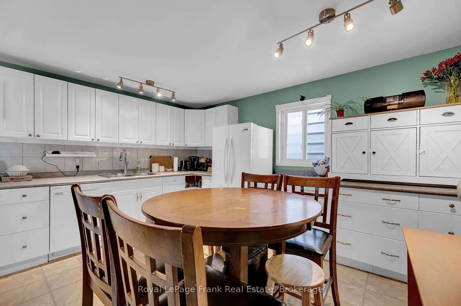 Photo 10 of 68 Grenfell Street, Oshawa, Vanier — HOMEH