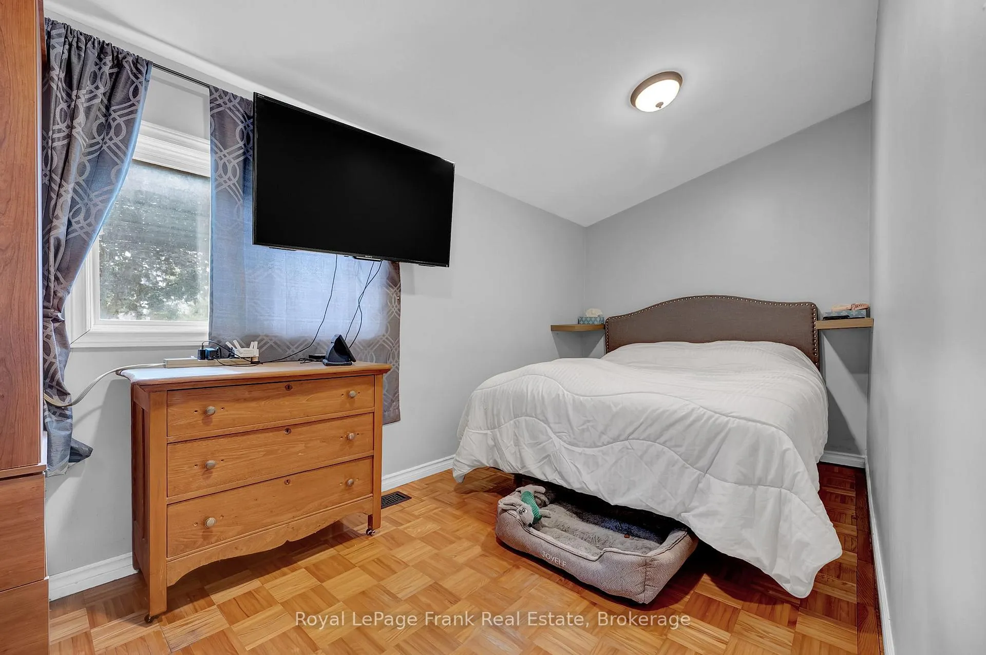 Photo 12 of 68 Grenfell Street, Oshawa, Vanier — HOMEH