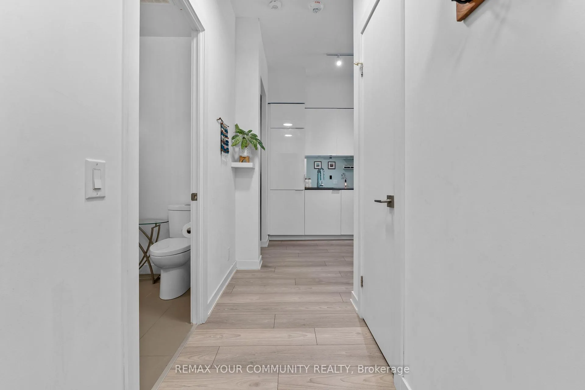 Photo 5 of Unit 201, 609 Avenue Road, Toronto, Yonge-St. Clair — HOMEH