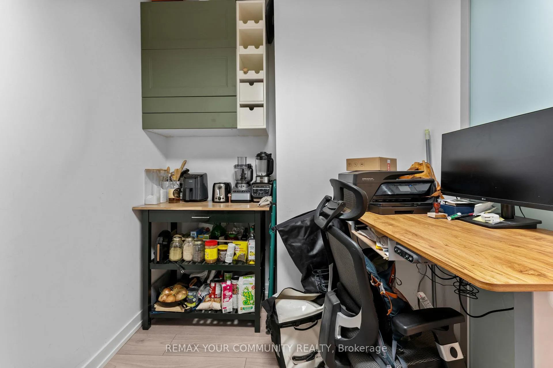 Photo 10 of Unit 201, 609 Avenue Road, Toronto, Yonge-St. Clair — HOMEH