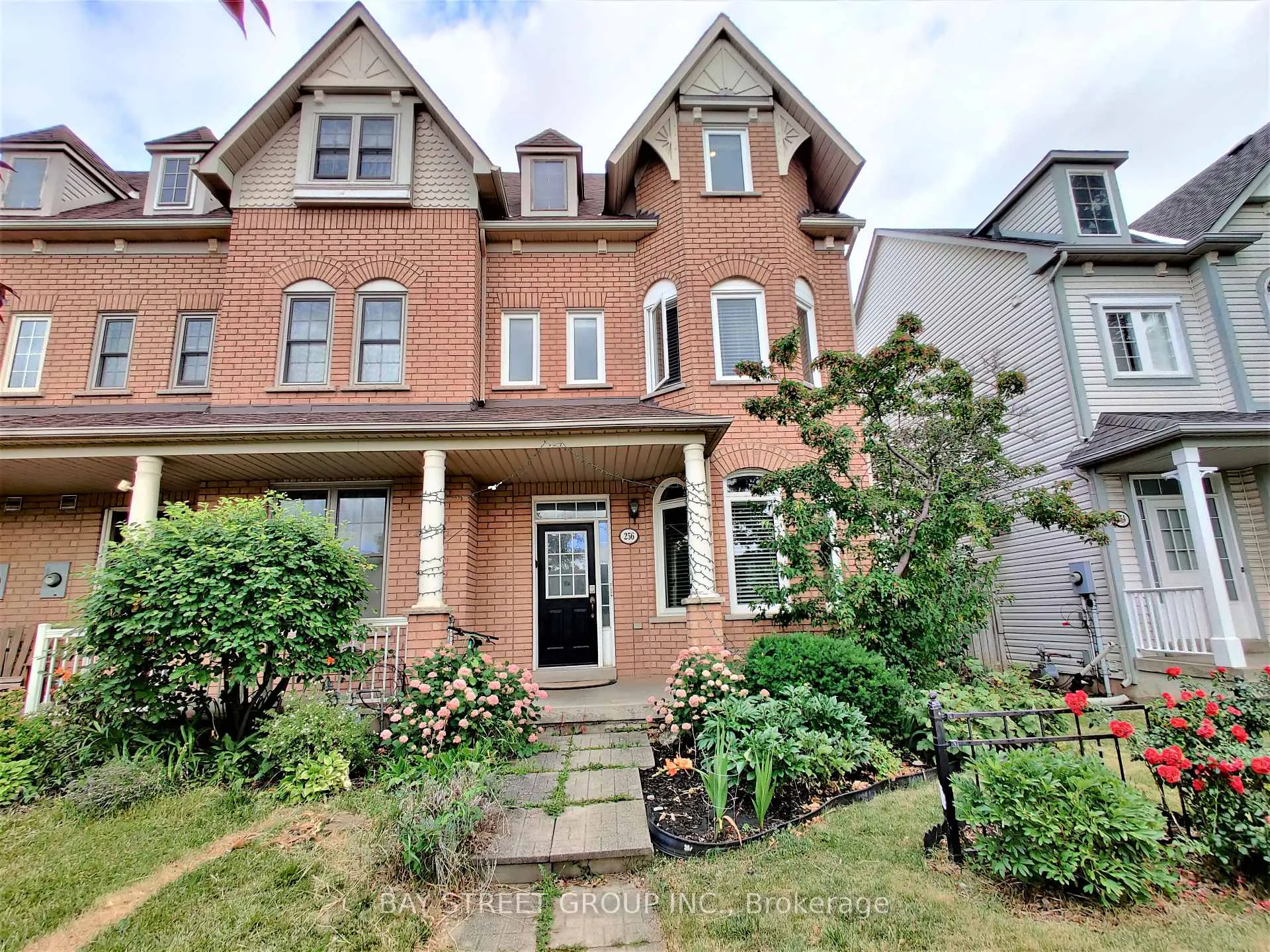 Front of 256 Glenashton Drive