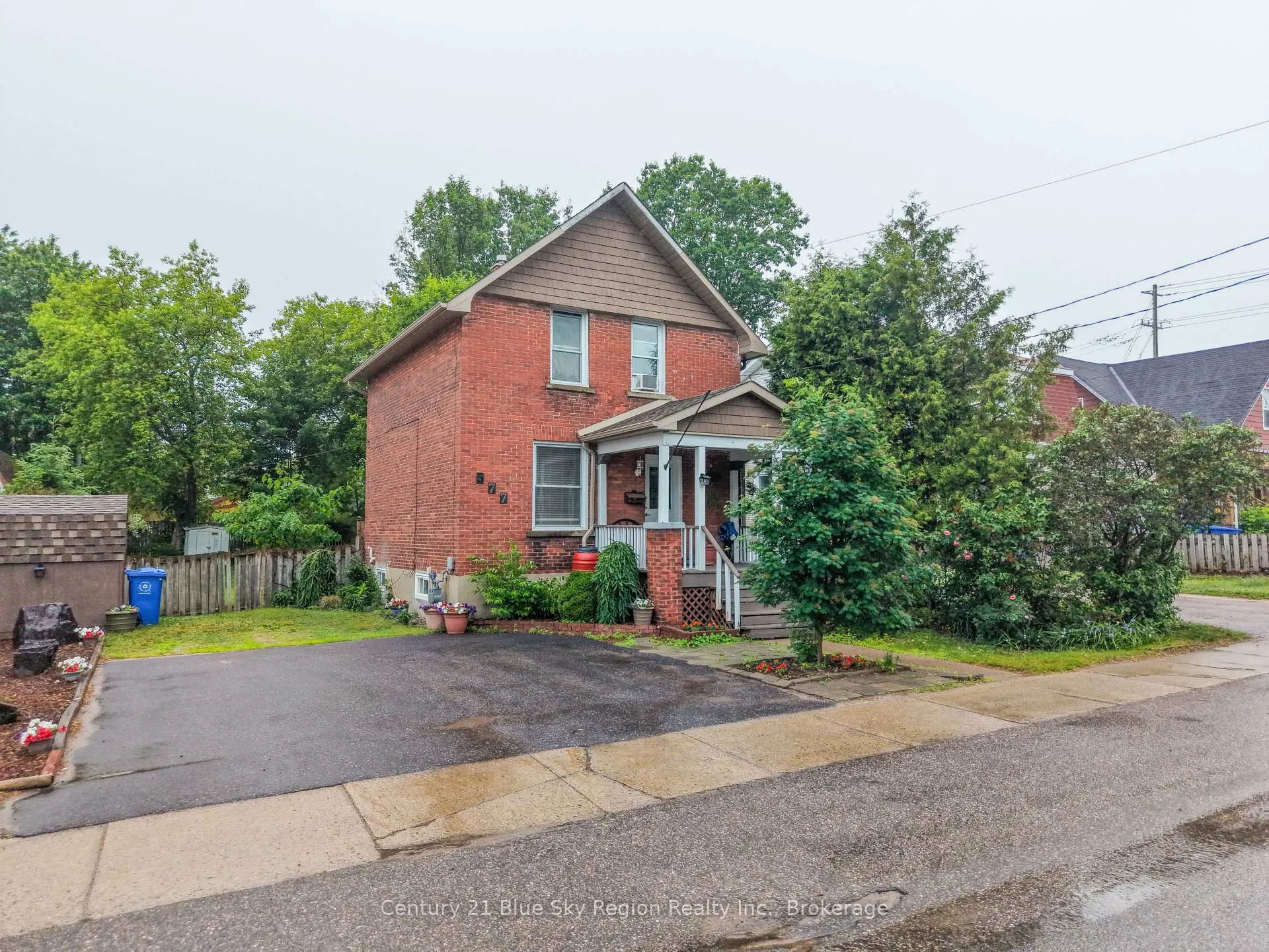 Front of 577 O'Brien Street