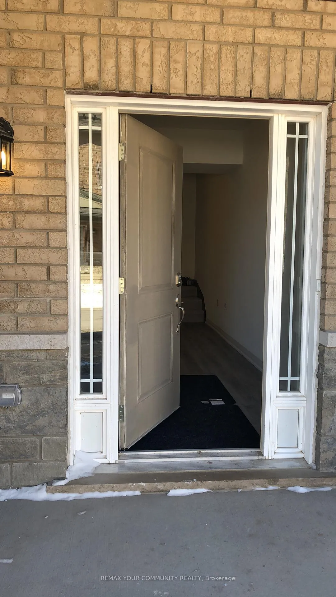 Photo 2 of 64 Waterlily Way, Hamilton, Rural Glanbrook — HOMEH