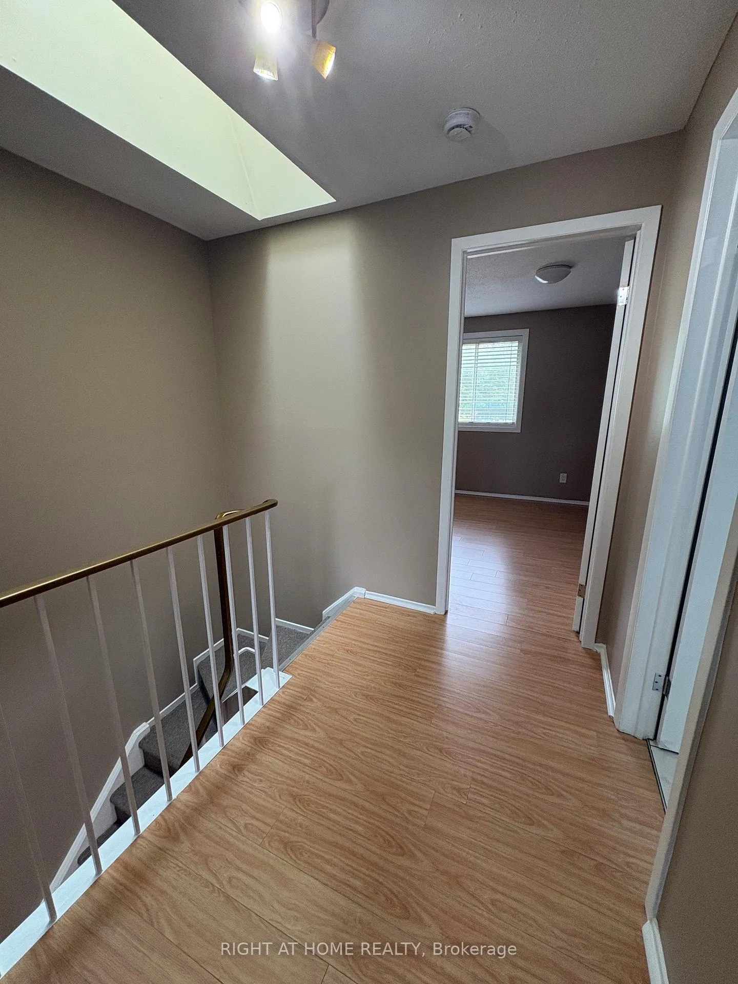 Photo 16 of Unit 6, 104 Valley Stream Drive, Ottawa, Leslie Park — HOMEH