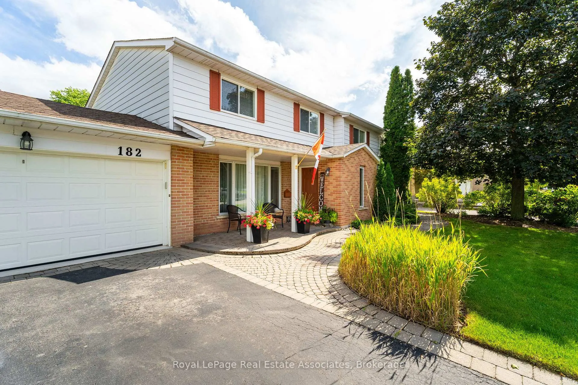 Photo 3 of 182 Rexway Drive, Halton Hills, Georgetown — HOMEH