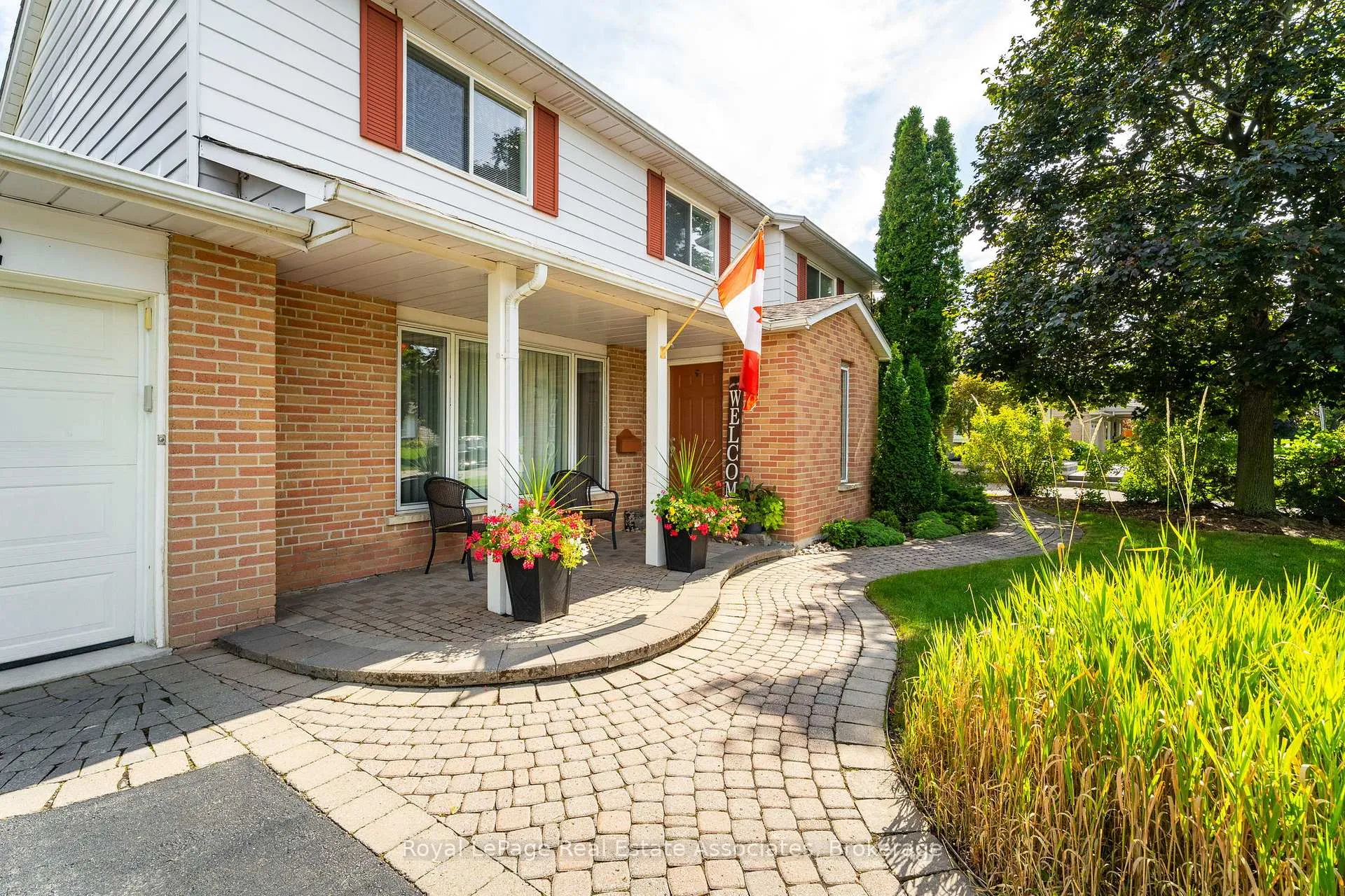 Photo 4 of 182 Rexway Drive, Halton Hills, Georgetown — HOMEH