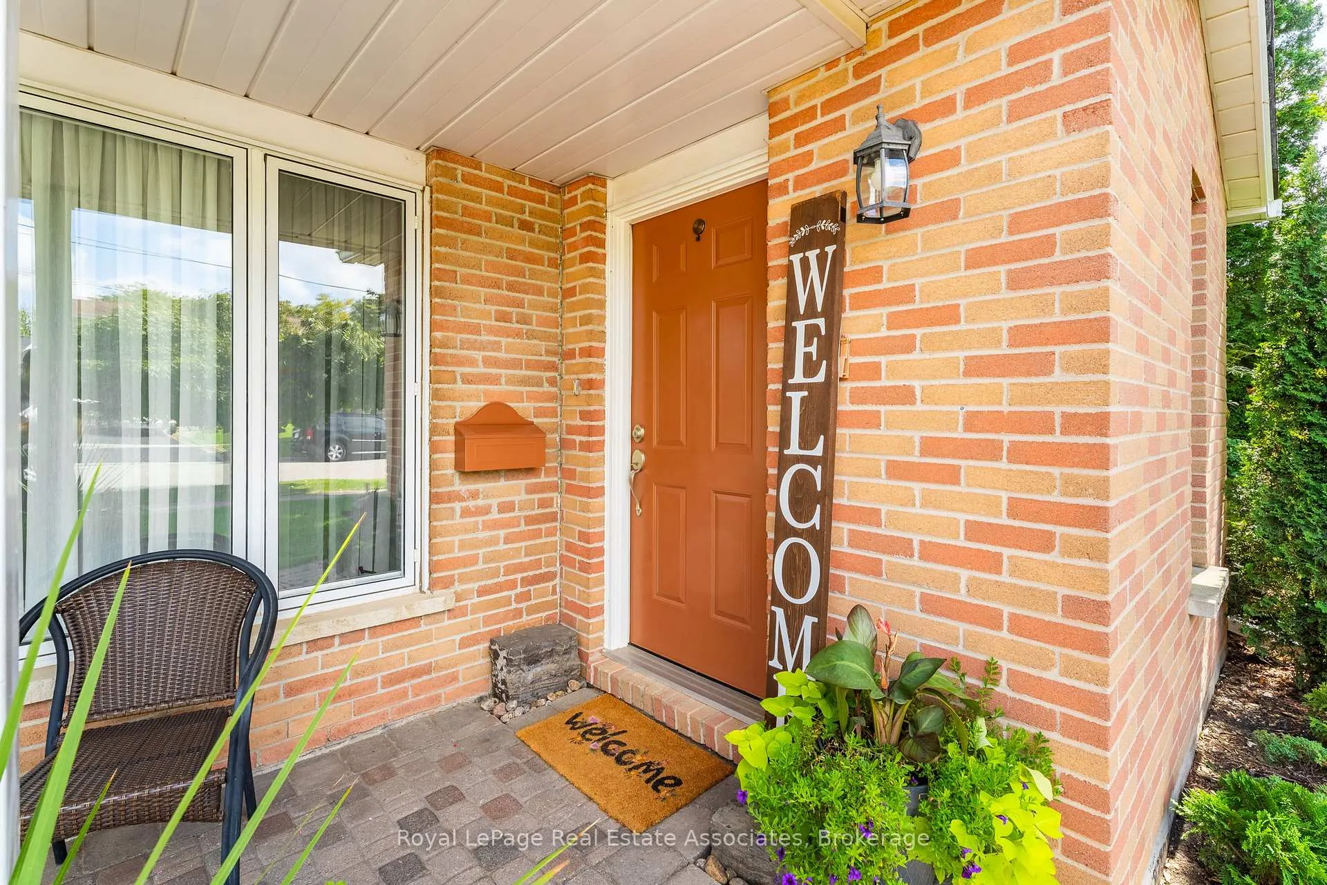 Photo 5 of 182 Rexway Drive, Halton Hills, Georgetown — HOMEH