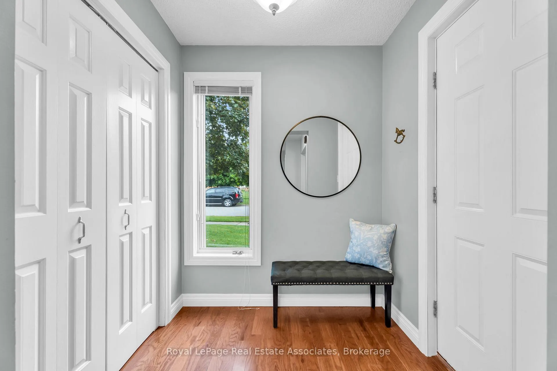 Photo 6 of 182 Rexway Drive, Halton Hills, Georgetown — HOMEH