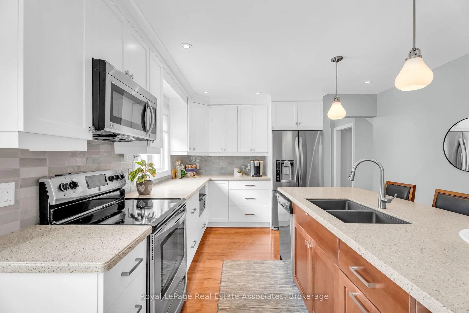 Photo 13 of 182 Rexway Drive, Halton Hills, Georgetown — HOMEH