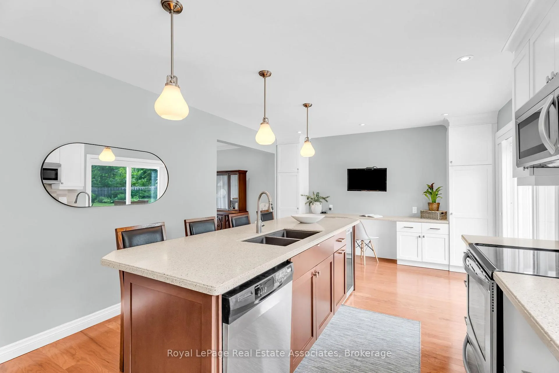 Photo 14 of 182 Rexway Drive, Halton Hills, Georgetown — HOMEH
