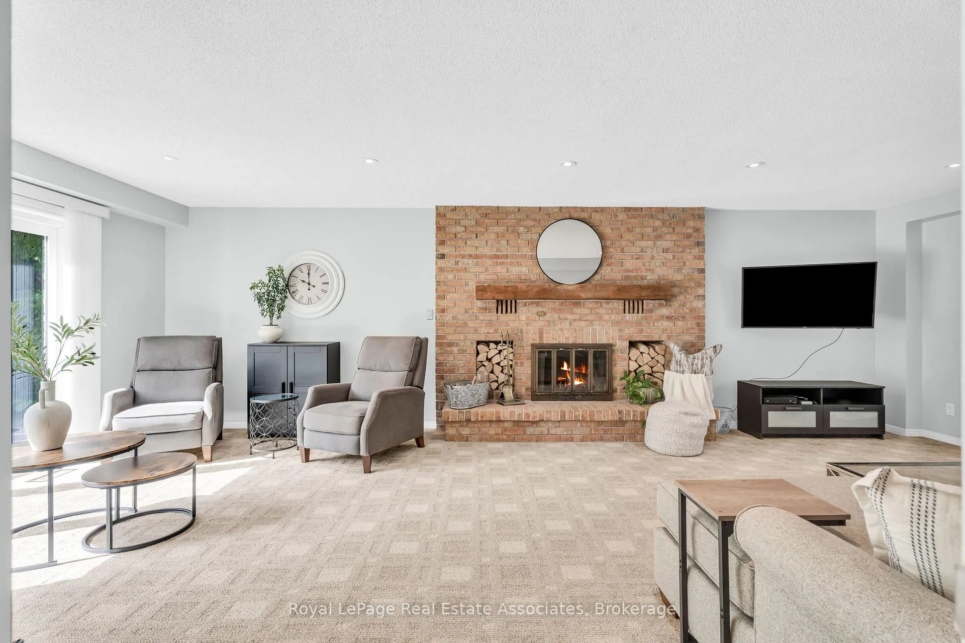 Photo 15 of 182 Rexway Drive, Halton Hills, Georgetown — HOMEH