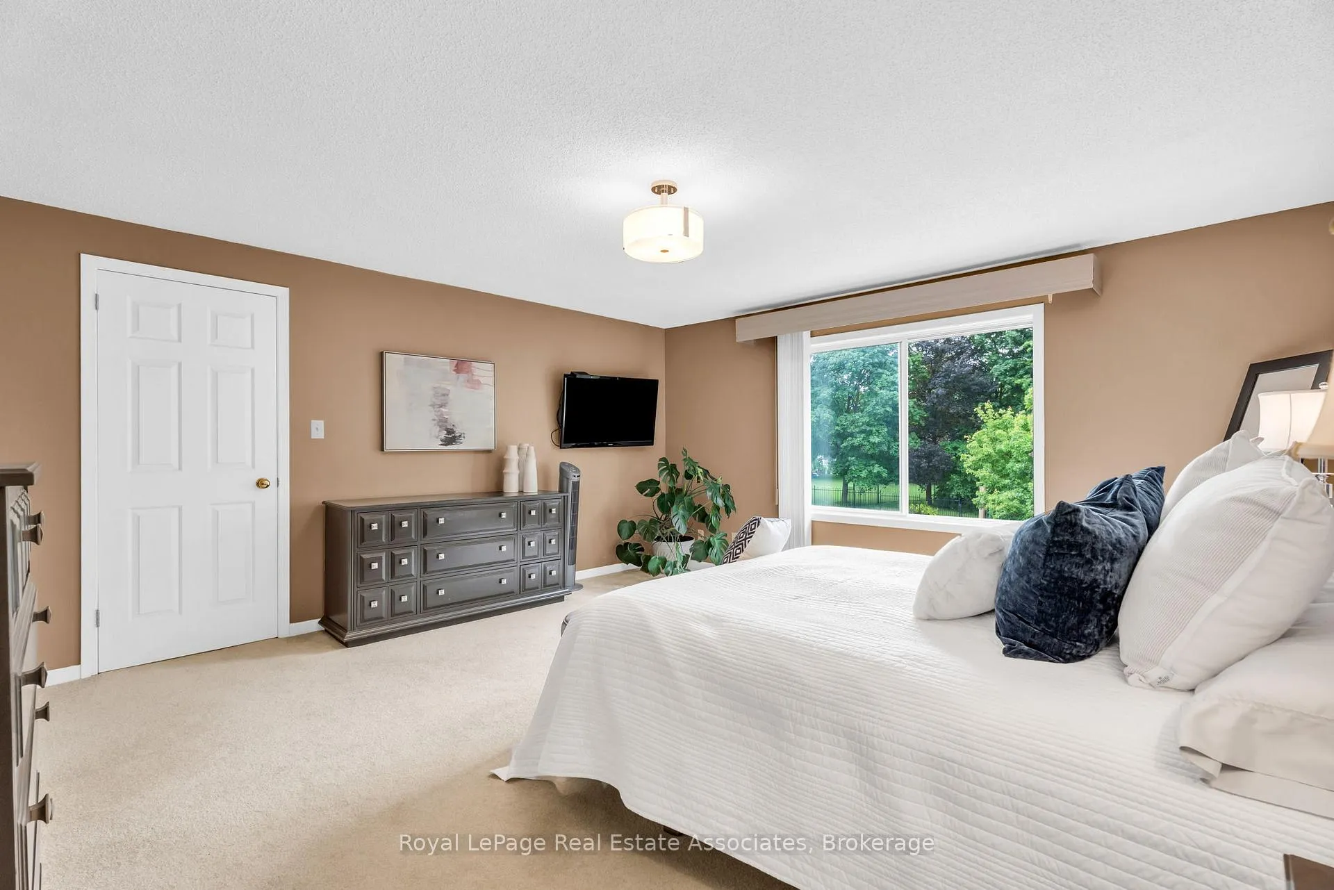 Photo 21 of 182 Rexway Drive, Halton Hills, Georgetown — HOMEH