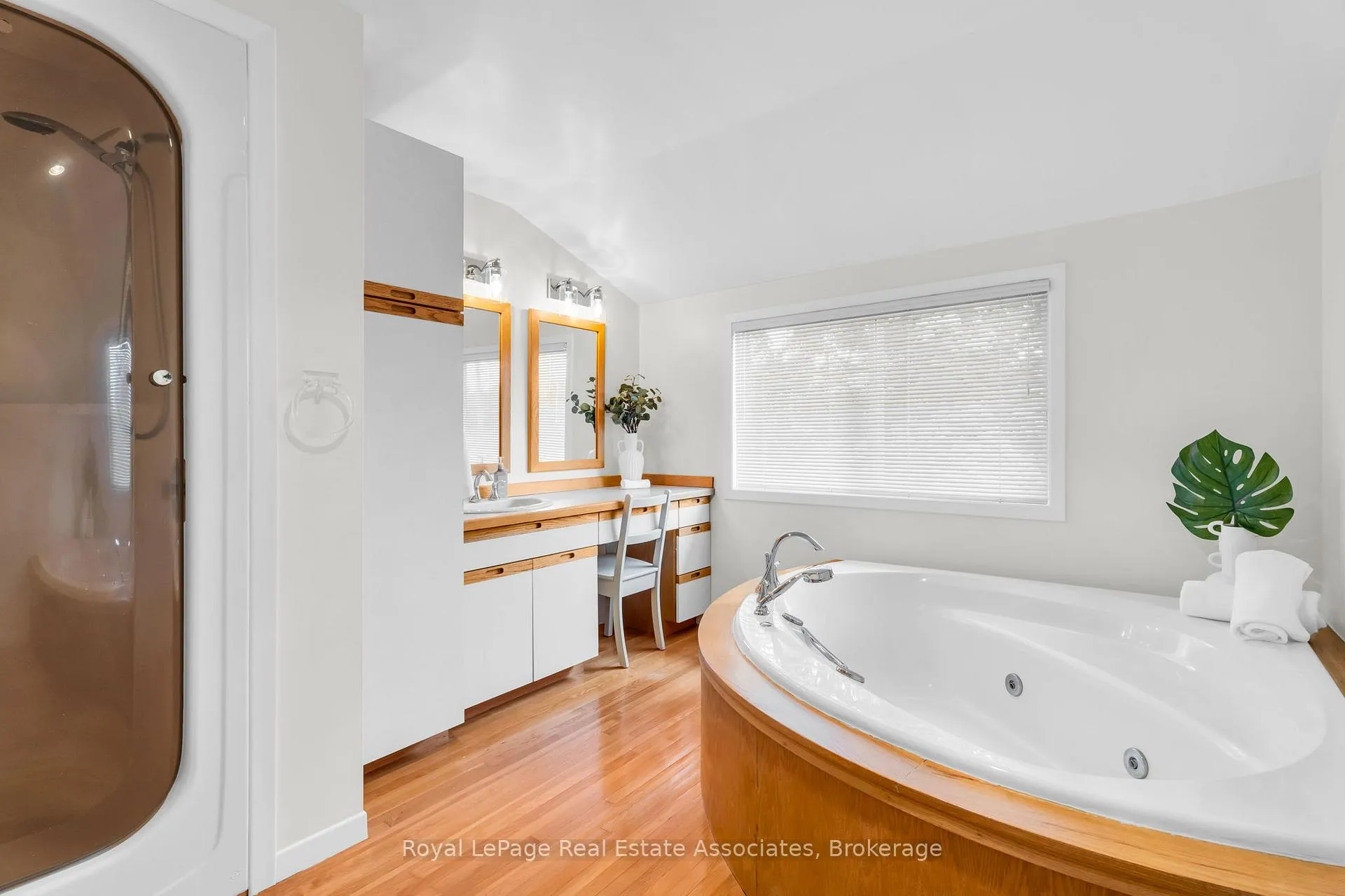 Photo 25 of 182 Rexway Drive, Halton Hills, Georgetown — HOMEH