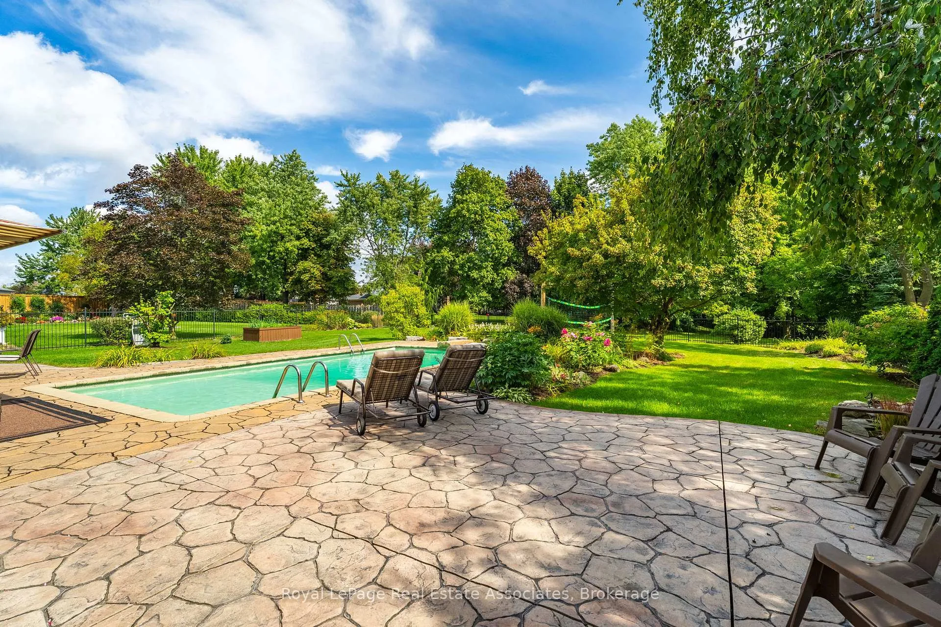 Photo 44 of 182 Rexway Drive, Halton Hills, Georgetown — HOMEH