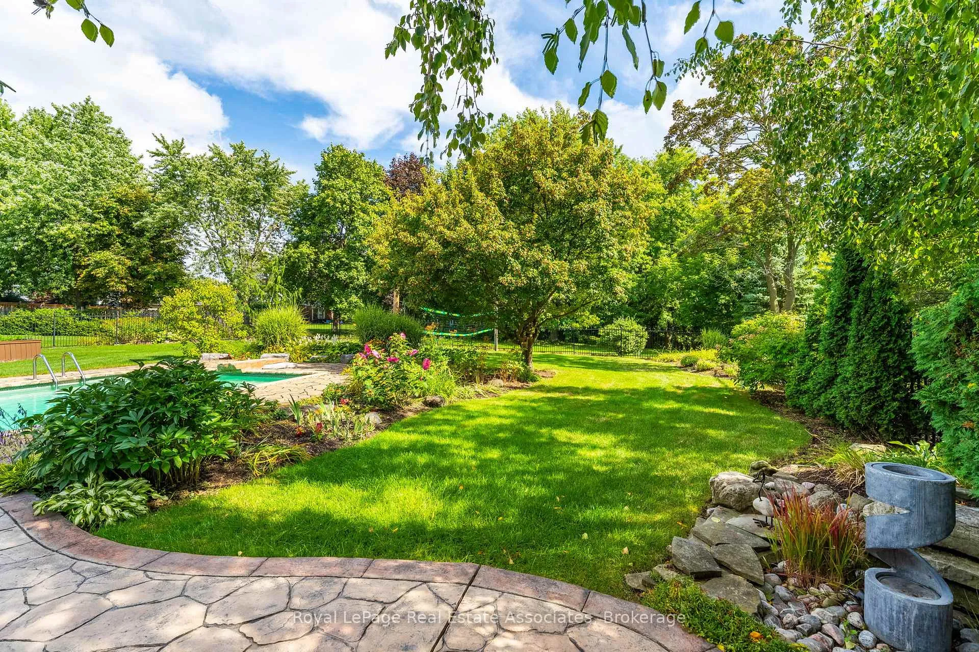 Photo 45 of 182 Rexway Drive, Halton Hills, Georgetown — HOMEH