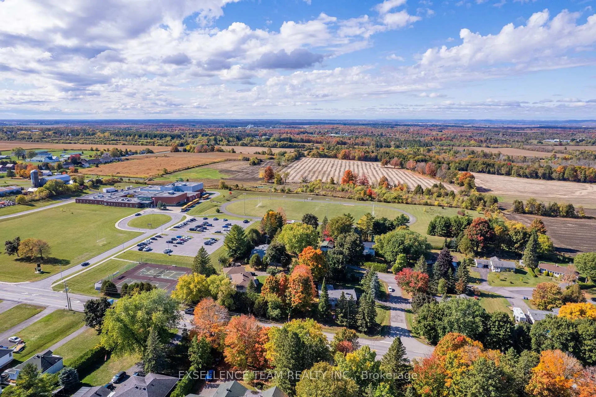 Photo 48 of 7 Hillview Circle, Champlain, Vankleek Hill — HOMEH