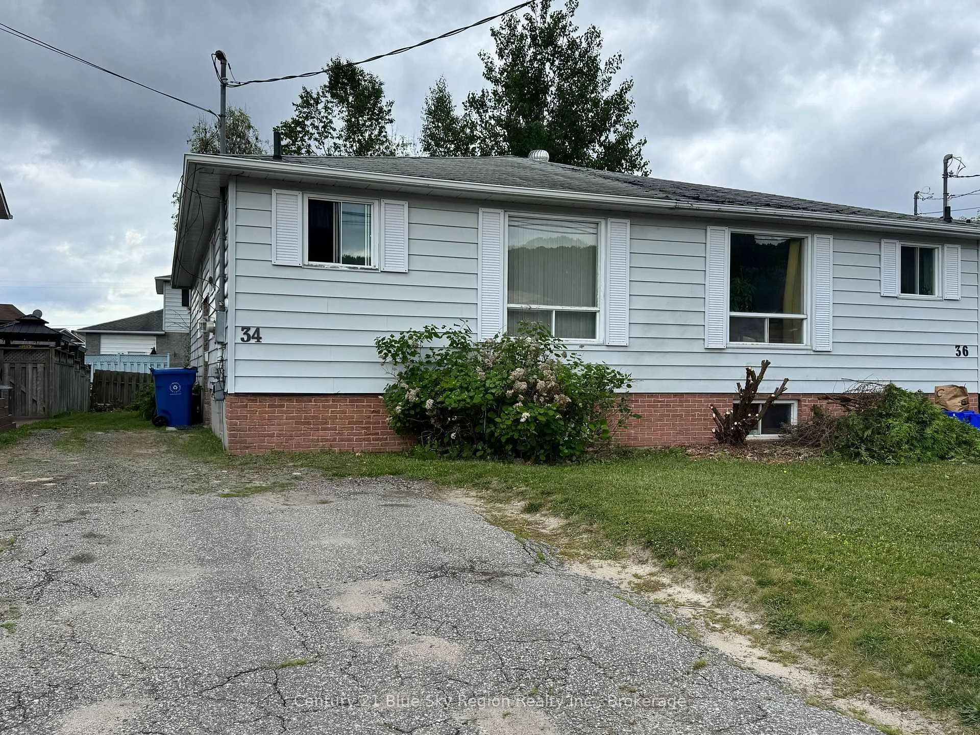 Front of 34 McGibbon Street W