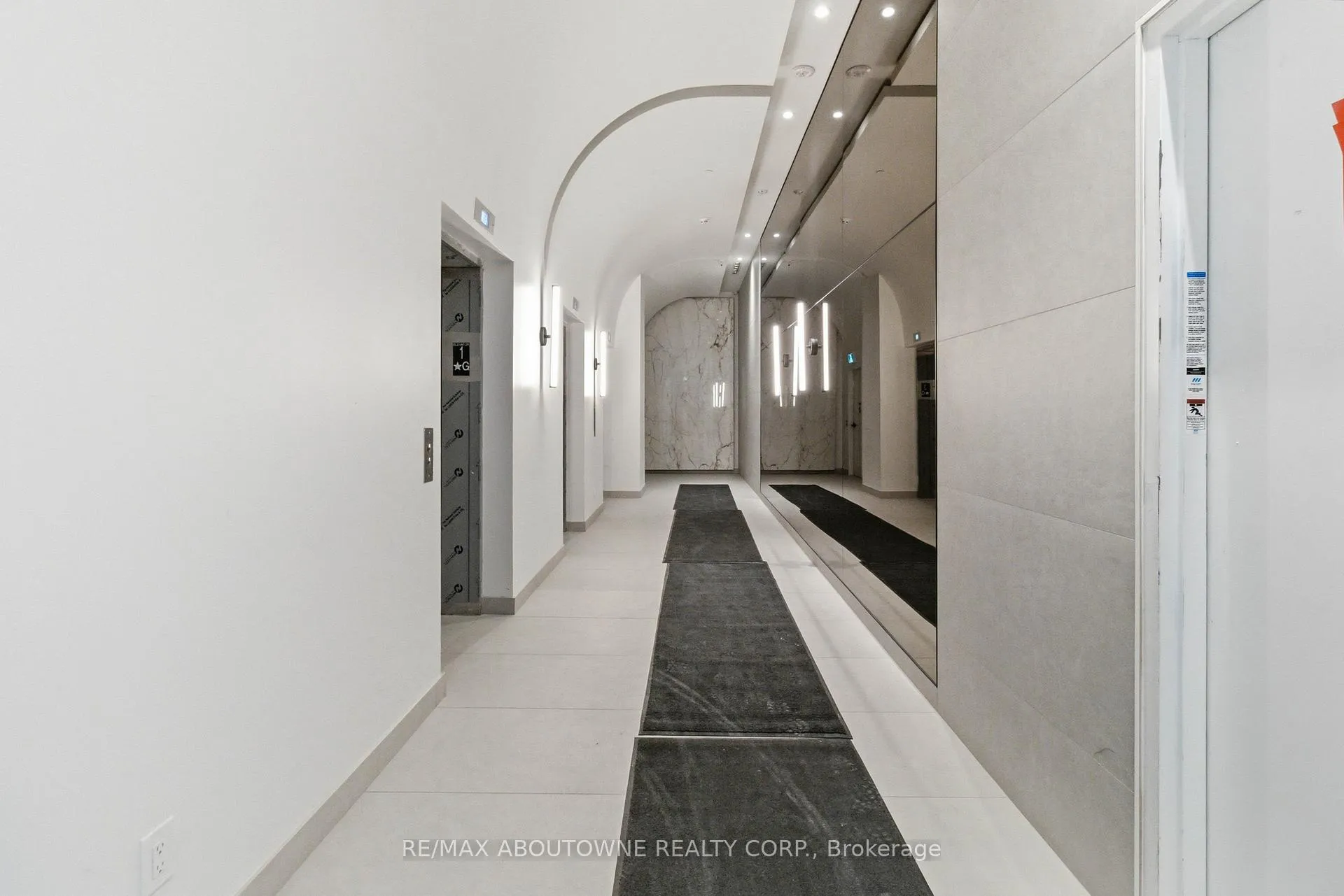 Photo 3 of Unit 2011, 2075 Lakeshore Road, Burlington, Brant — HOMEH