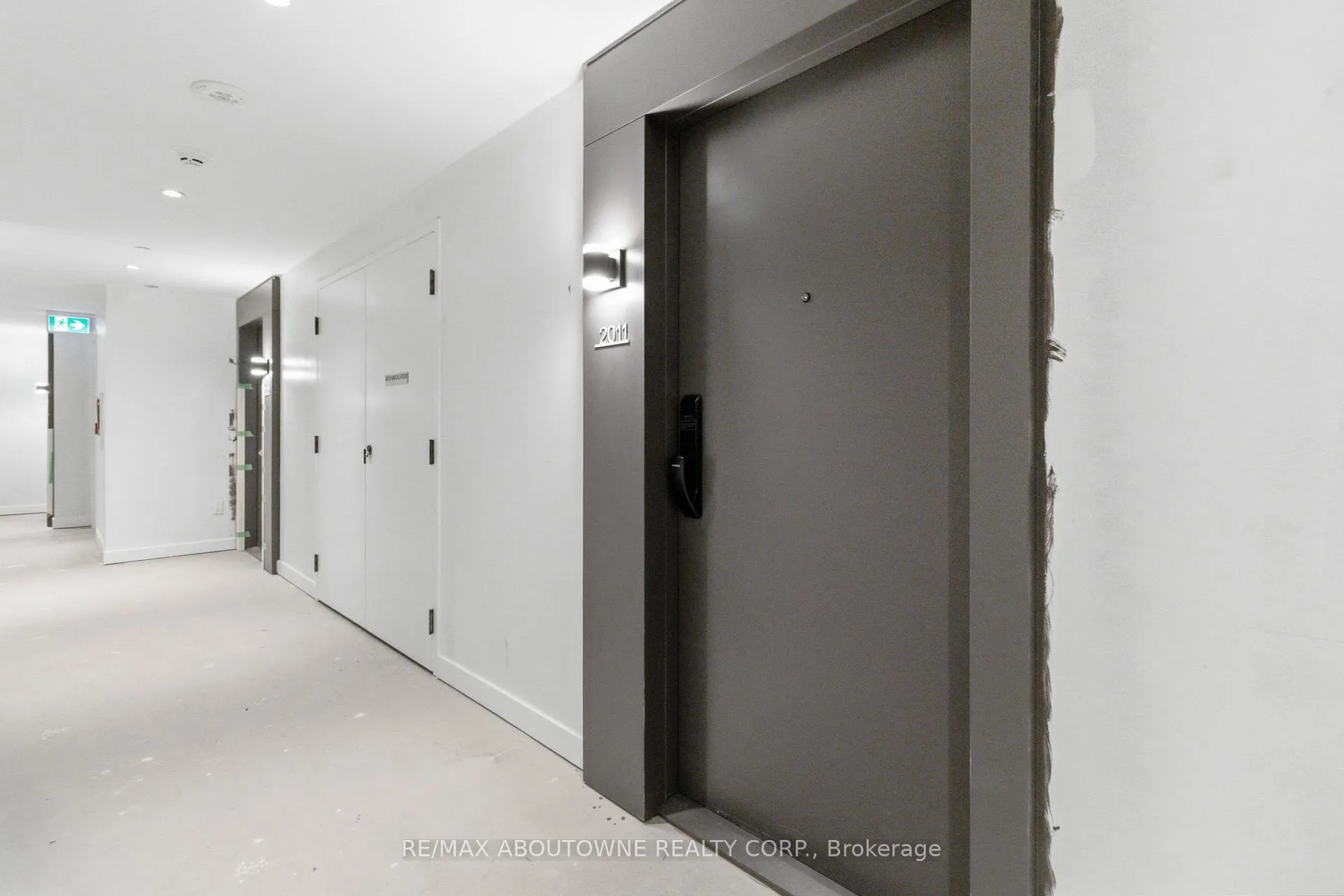 Photo 4 of Unit 2011, 2075 Lakeshore Road, Burlington, Brant — HOMEH