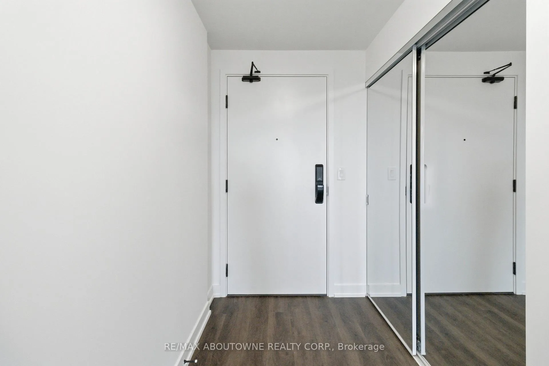 Photo 5 of Unit 2011, 2075 Lakeshore Road, Burlington, Brant — HOMEH