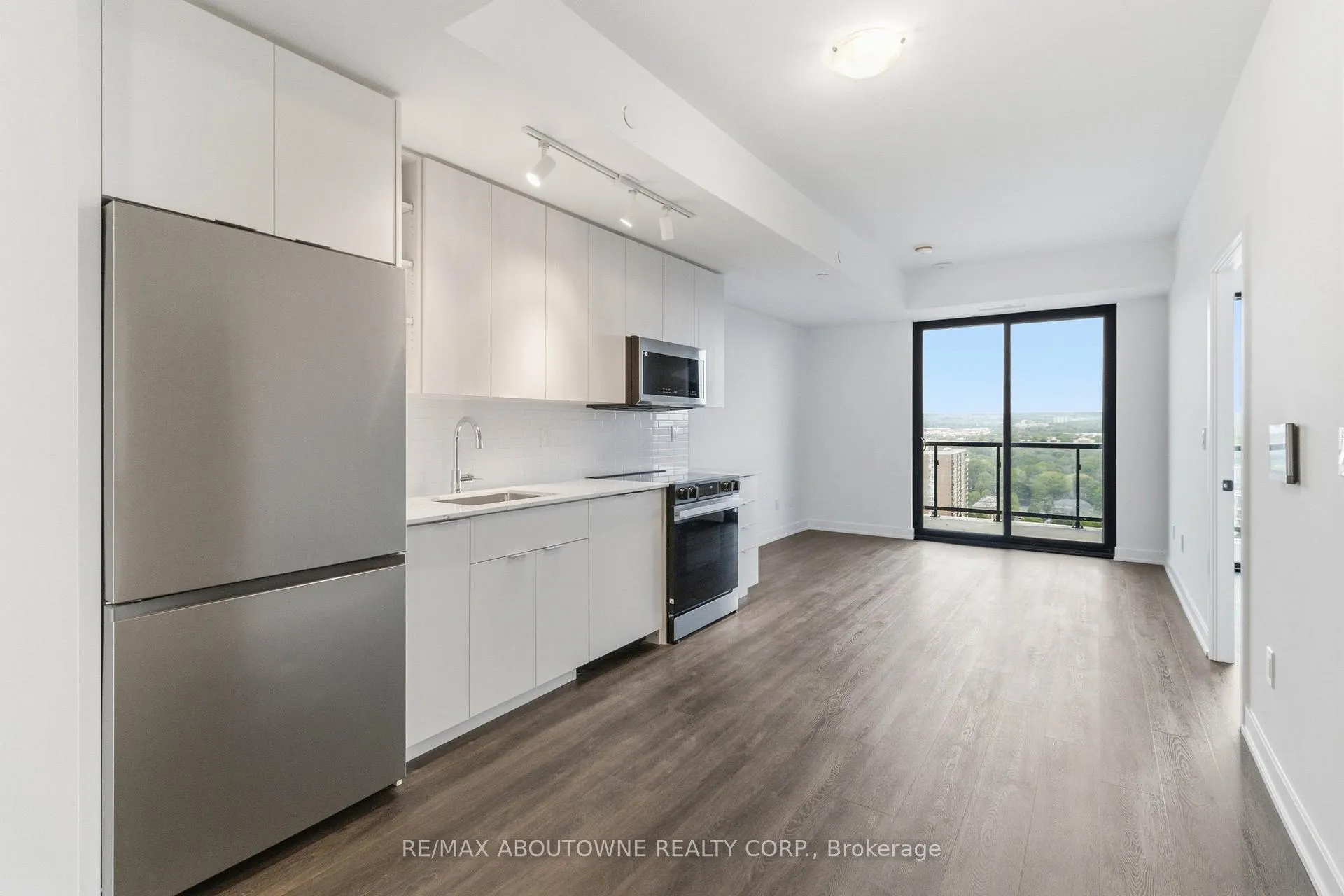 Photo 8 of Unit 2011, 2075 Lakeshore Road, Burlington, Brant — HOMEH