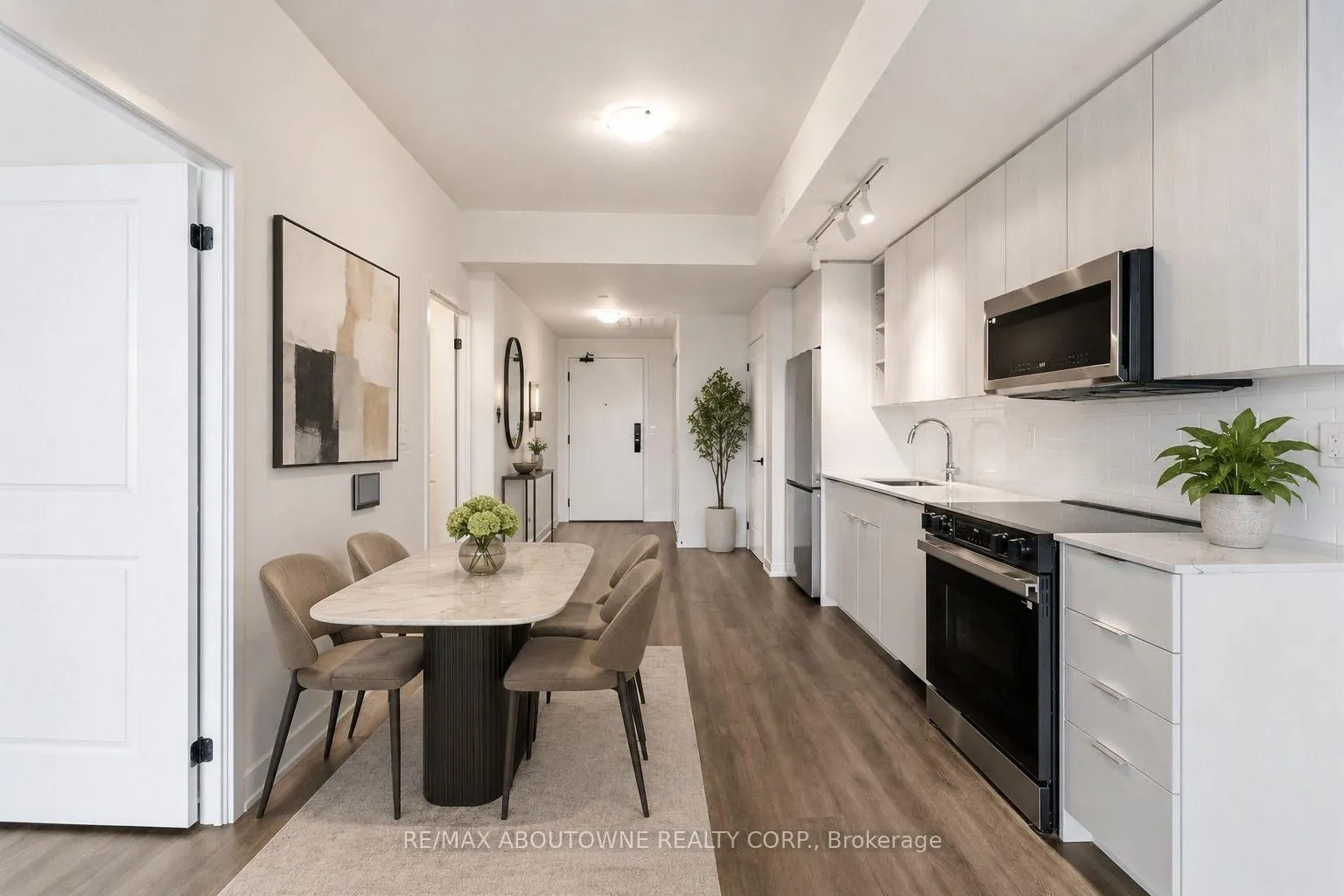 Photo 9 of Unit 2011, 2075 Lakeshore Road, Burlington, Brant — HOMEH