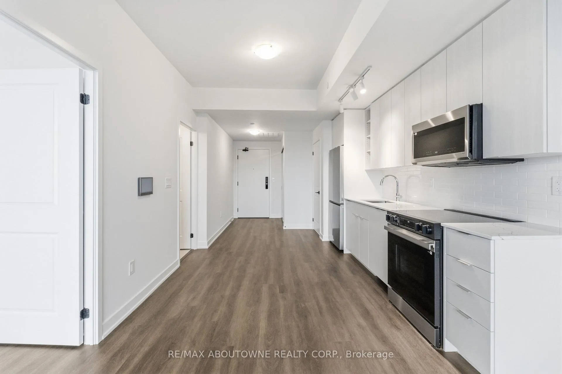 Photo 10 of Unit 2011, 2075 Lakeshore Road, Burlington, Brant — HOMEH