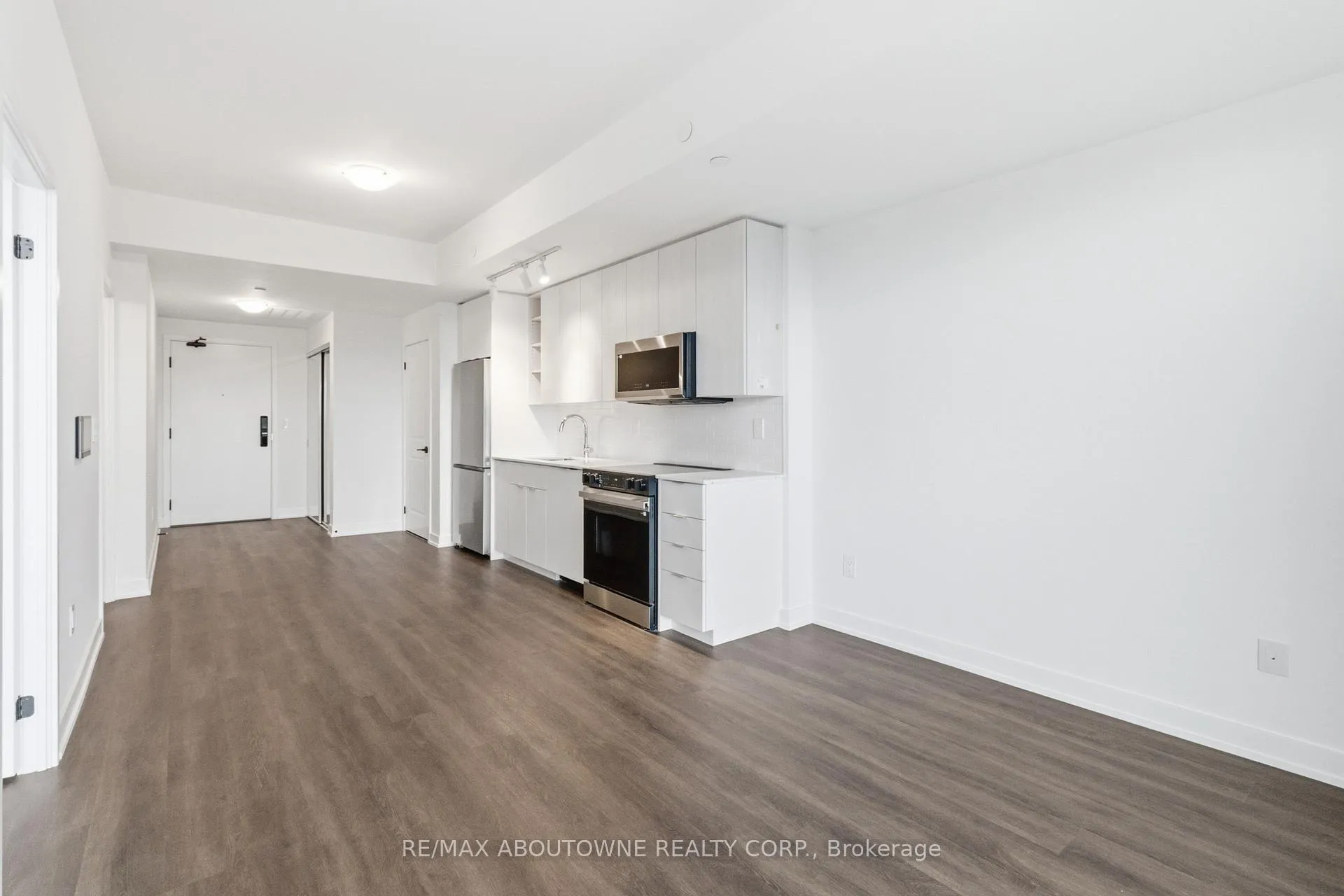 Photo 14 of Unit 2011, 2075 Lakeshore Road, Burlington, Brant — HOMEH