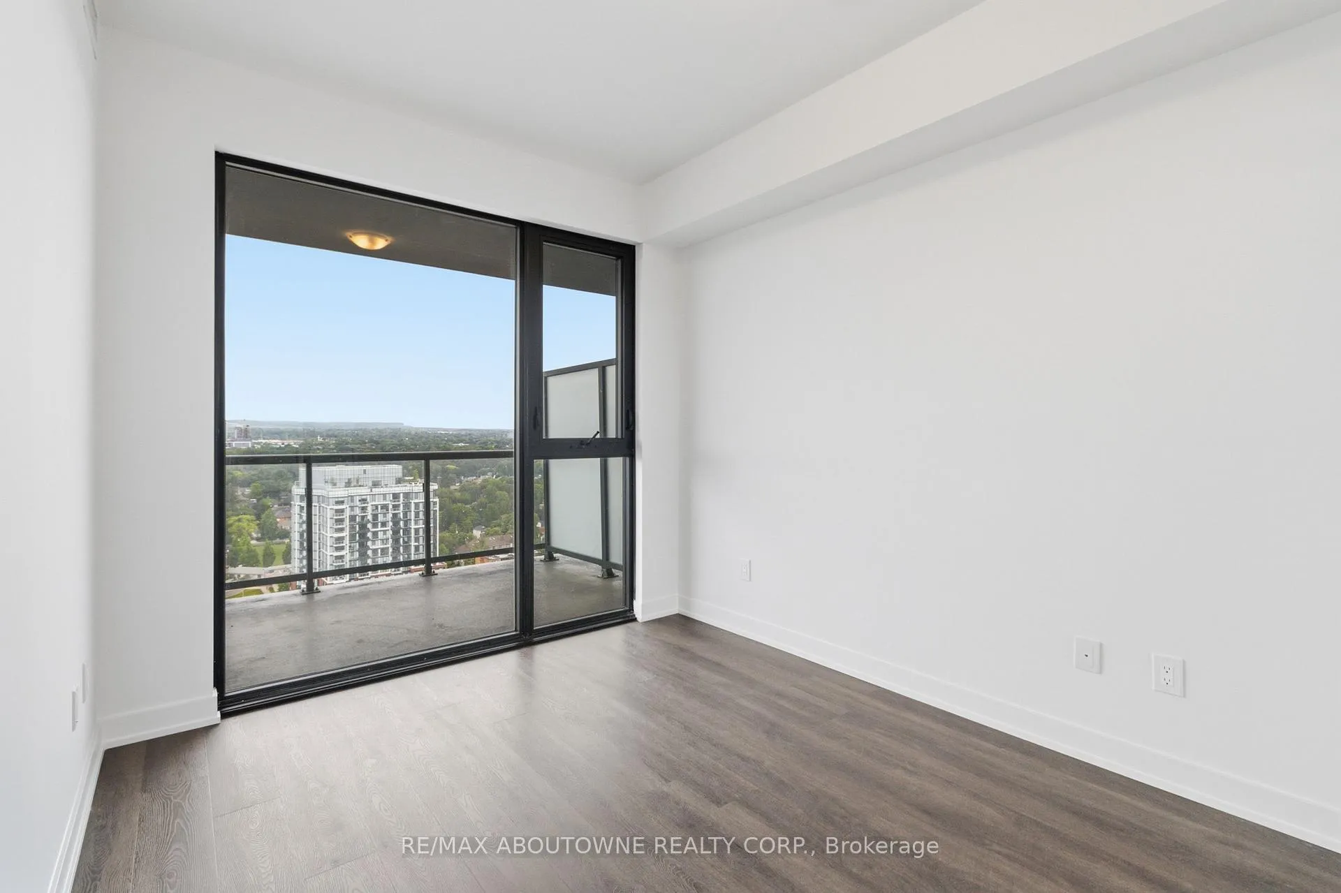 Photo 16 of Unit 2011, 2075 Lakeshore Road, Burlington, Brant — HOMEH