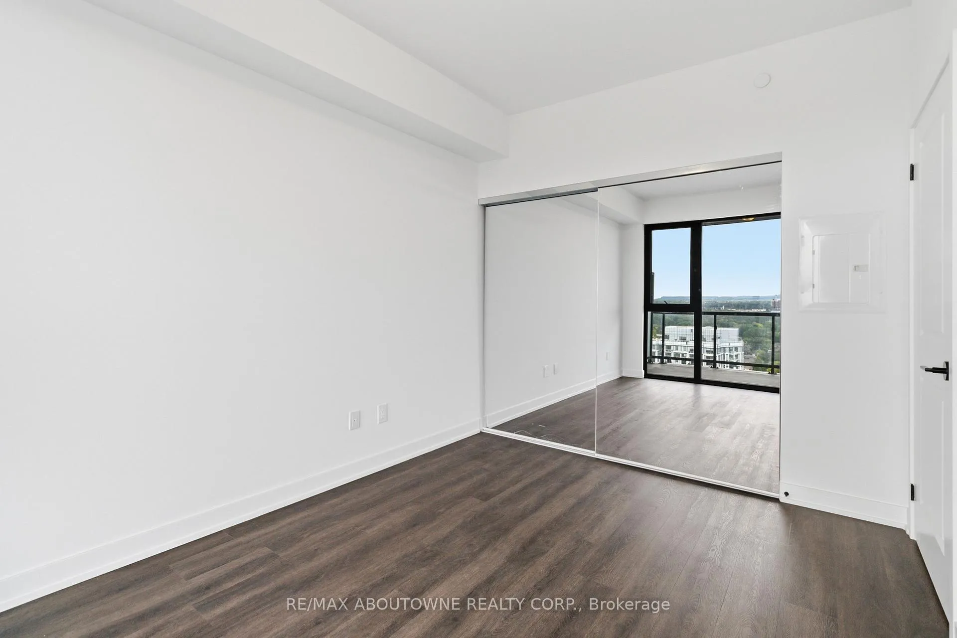 Photo 19 of Unit 2011, 2075 Lakeshore Road, Burlington, Brant — HOMEH