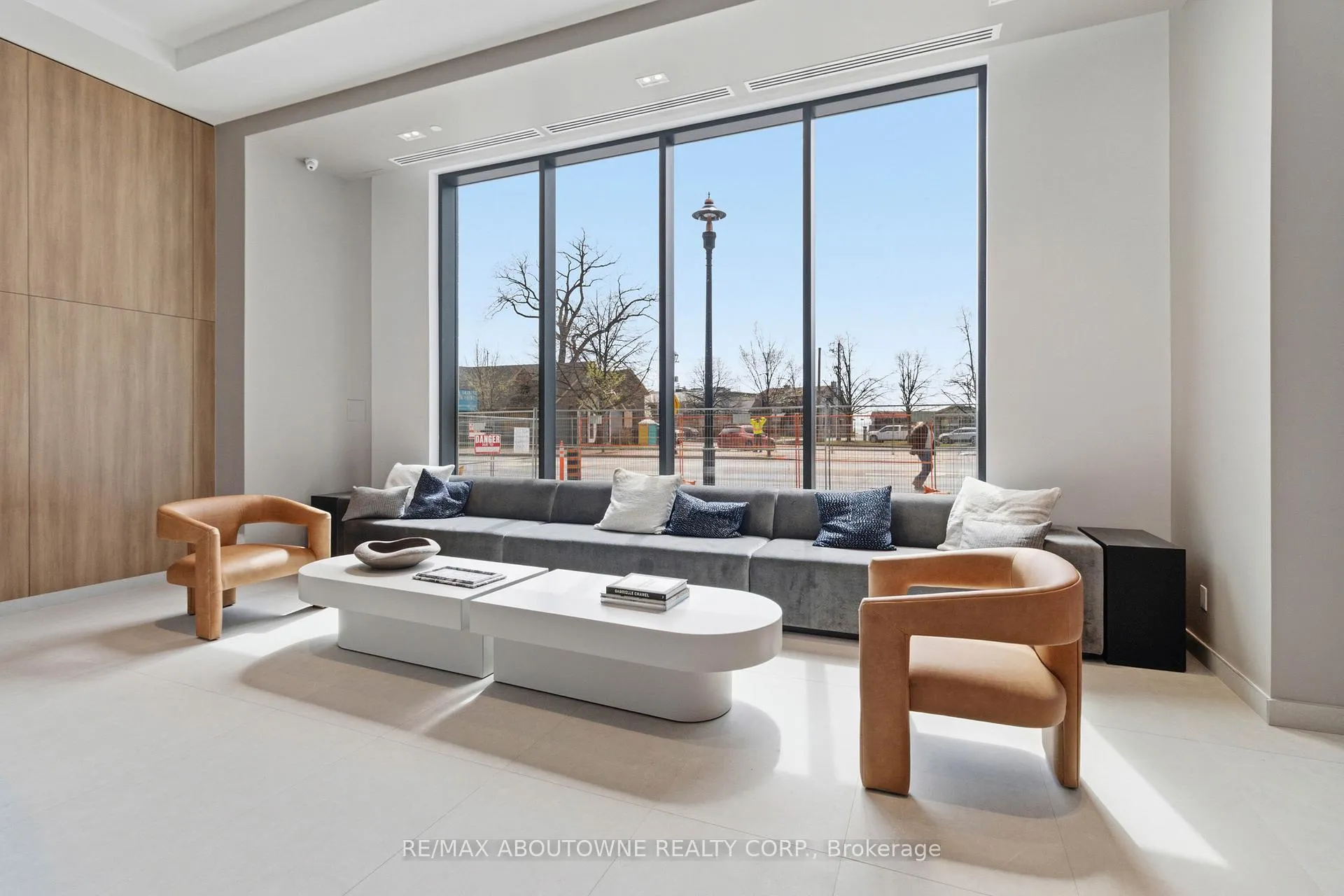 Photo 25 of Unit 2011, 2075 Lakeshore Road, Burlington, Brant — HOMEH