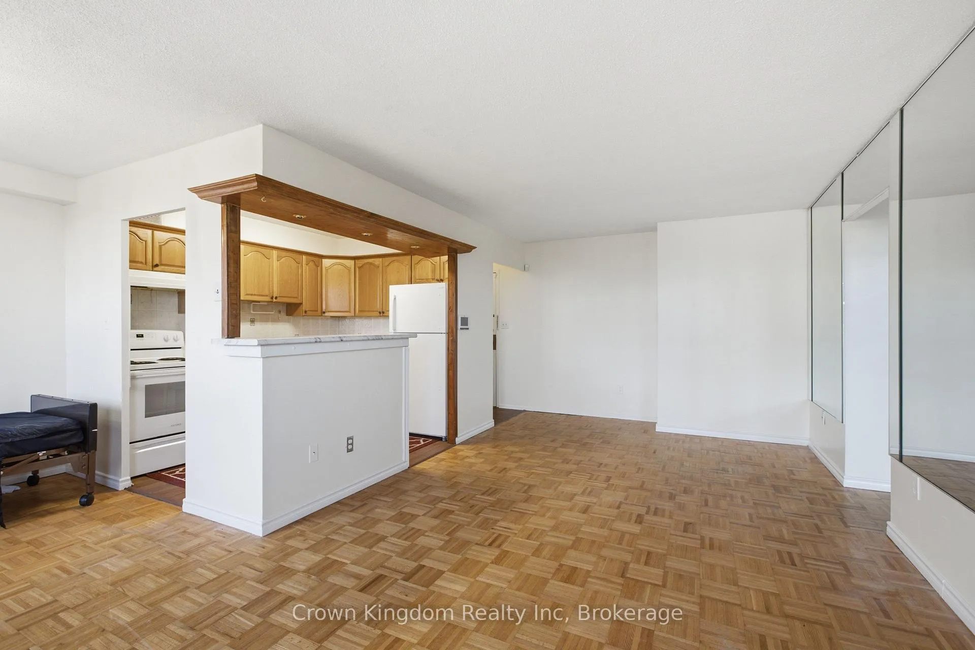 Photo 4 of Unit 1209, 20 Edgecliff Golfway, Toronto, Flemingdon Park — HOMEH