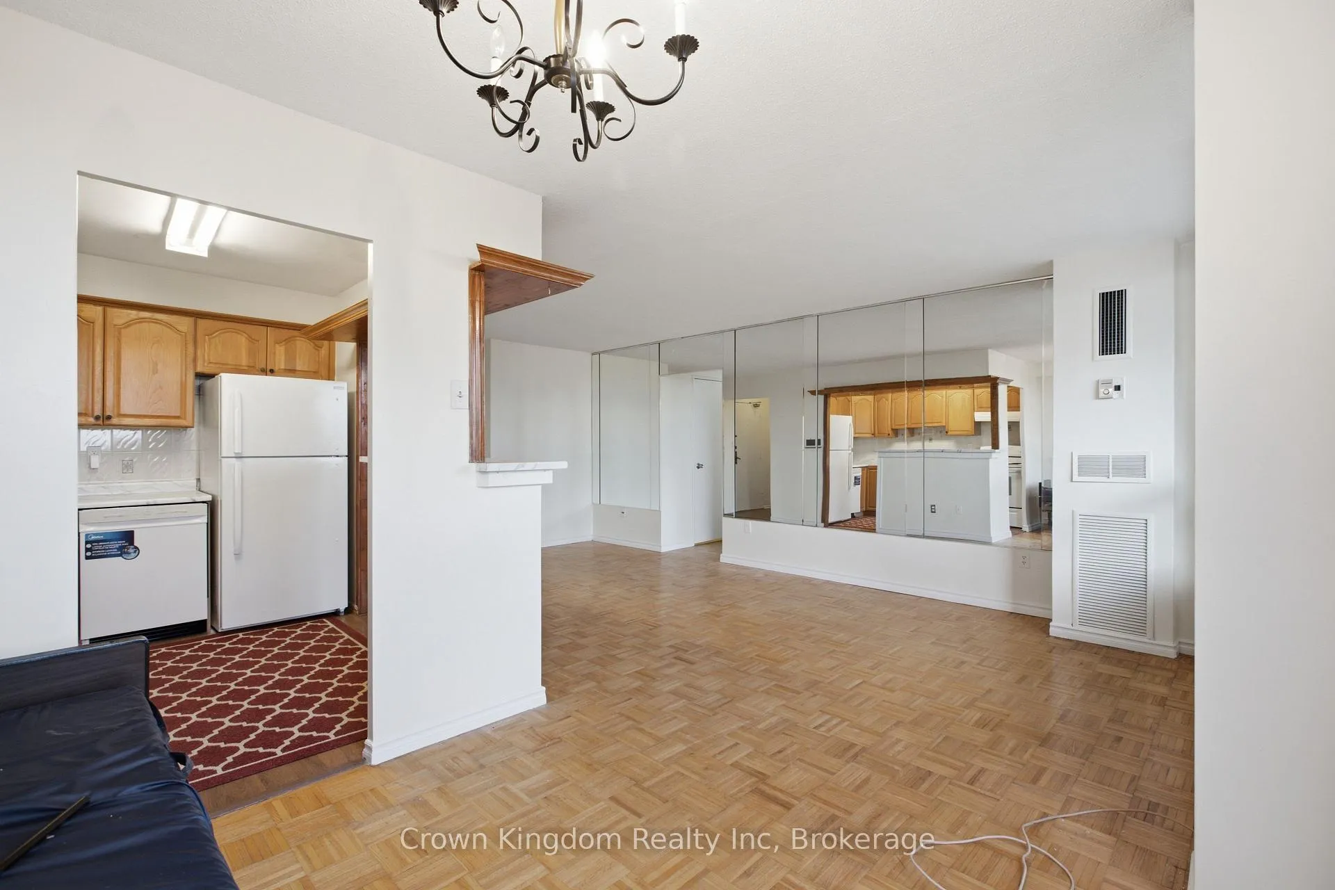 Photo 6 of Unit 1209, 20 Edgecliff Golfway, Toronto, Flemingdon Park — HOMEH