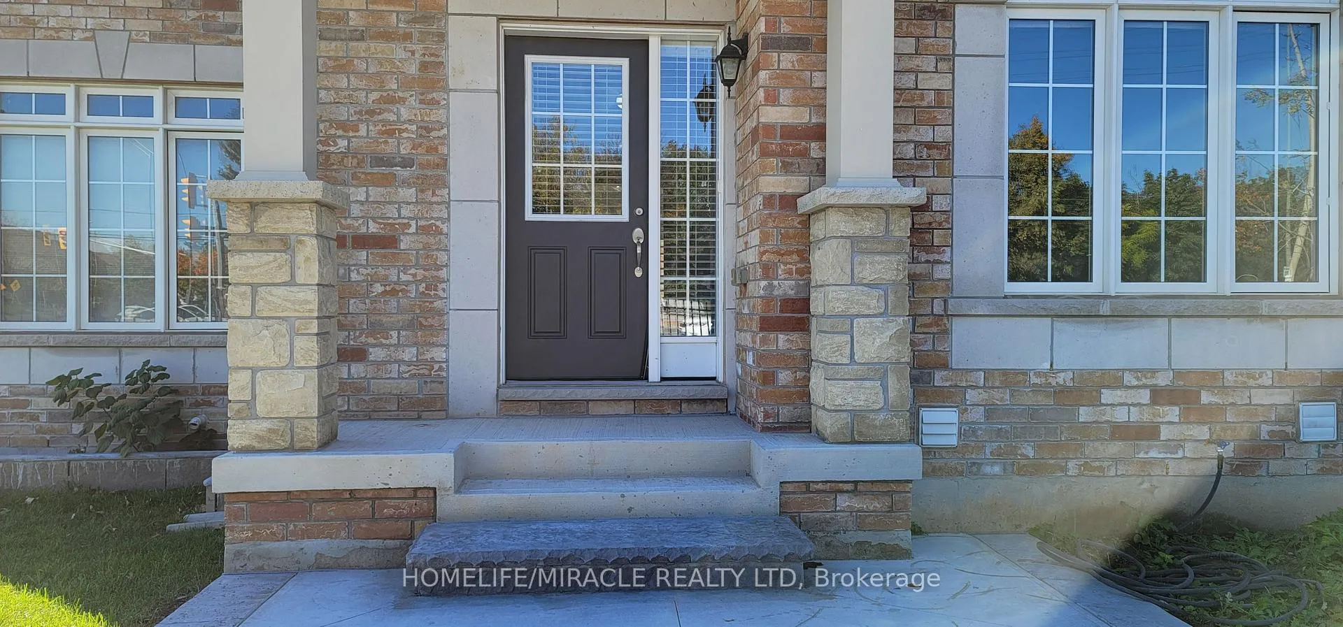 Photo 4 of 74 Hatton Court, Brampton, Credit Valley — HOMEH