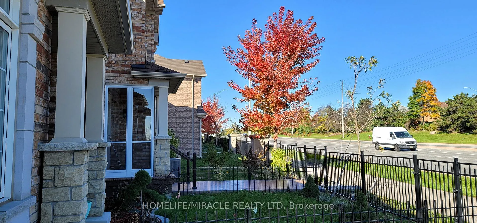 Photo 5 of 74 Hatton Court, Brampton, Credit Valley — HOMEH