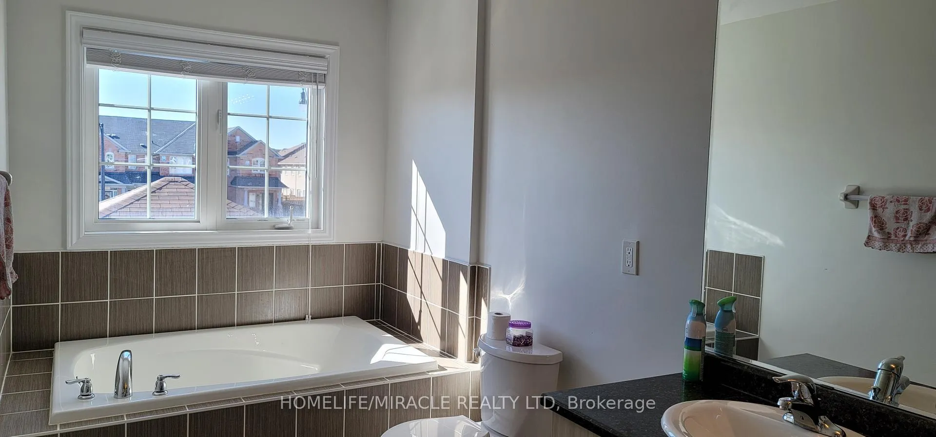 Photo 21 of 74 Hatton Court, Brampton, Credit Valley — HOMEH
