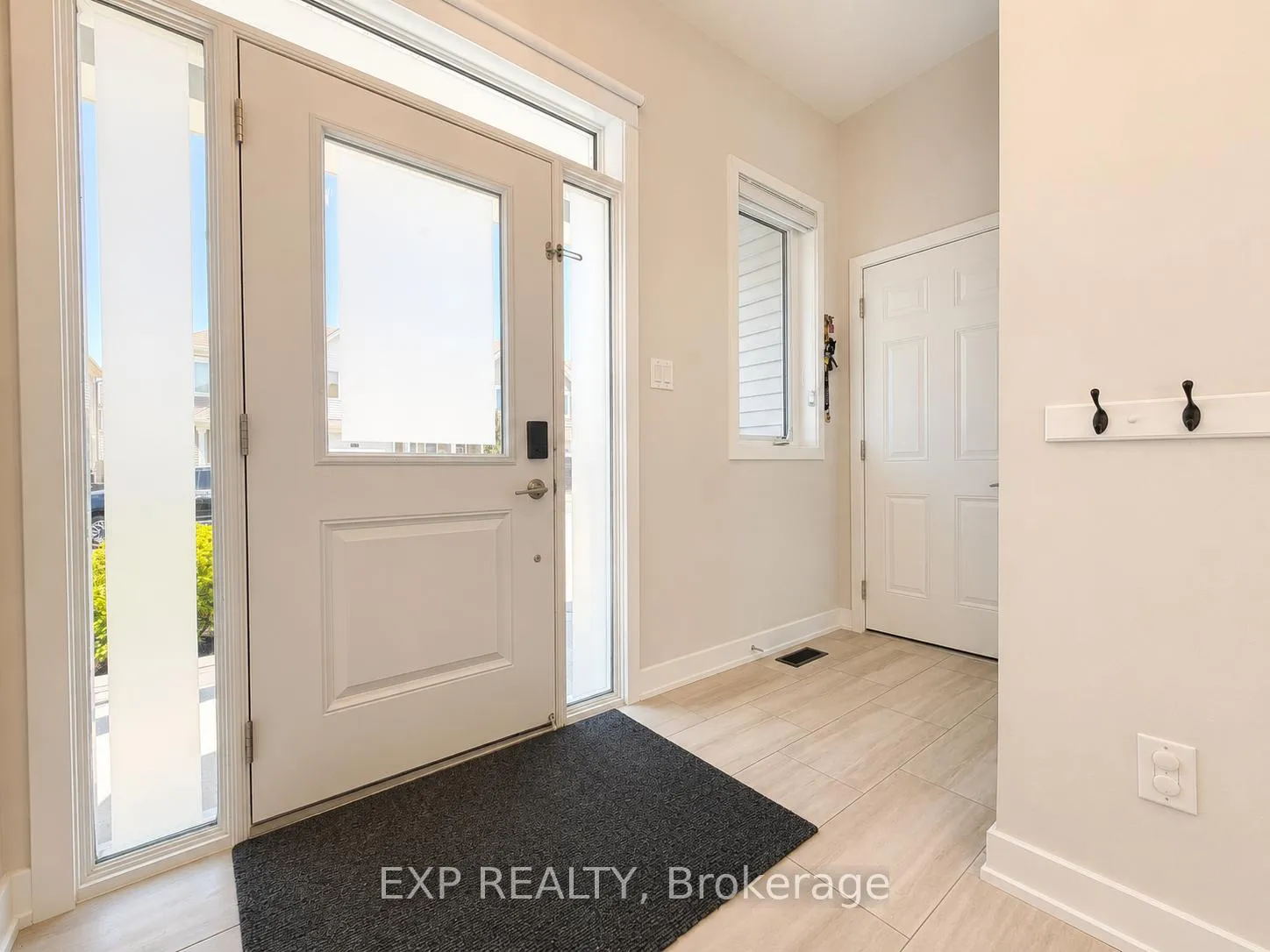 Photo 4 of 647 Crevier Walk, Ottawa, Chapel Hill South - Orleans Village — HOMEH