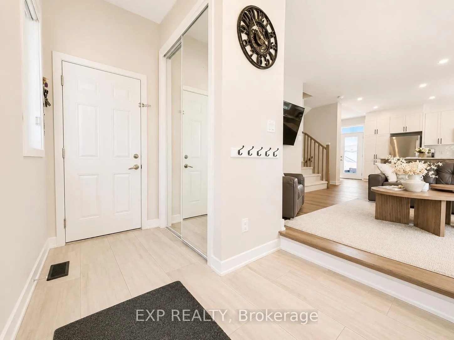 Photo 6 of 647 Crevier Walk, Ottawa, Chapel Hill South - Orleans Village — HOMEH
