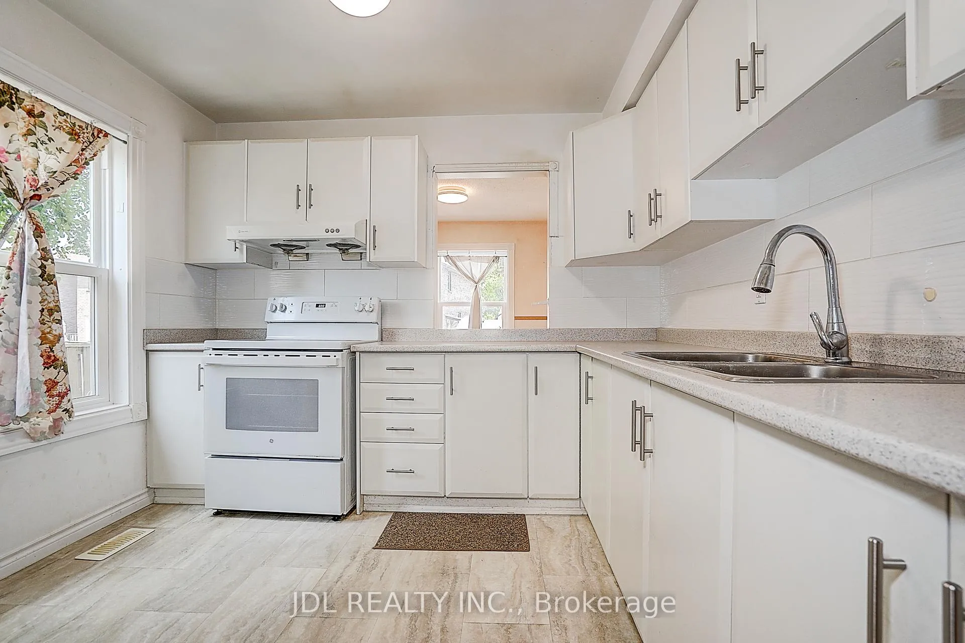 Photo 9 of 54 Providence Crescent, Markham, Milliken Mills West — HOMEH