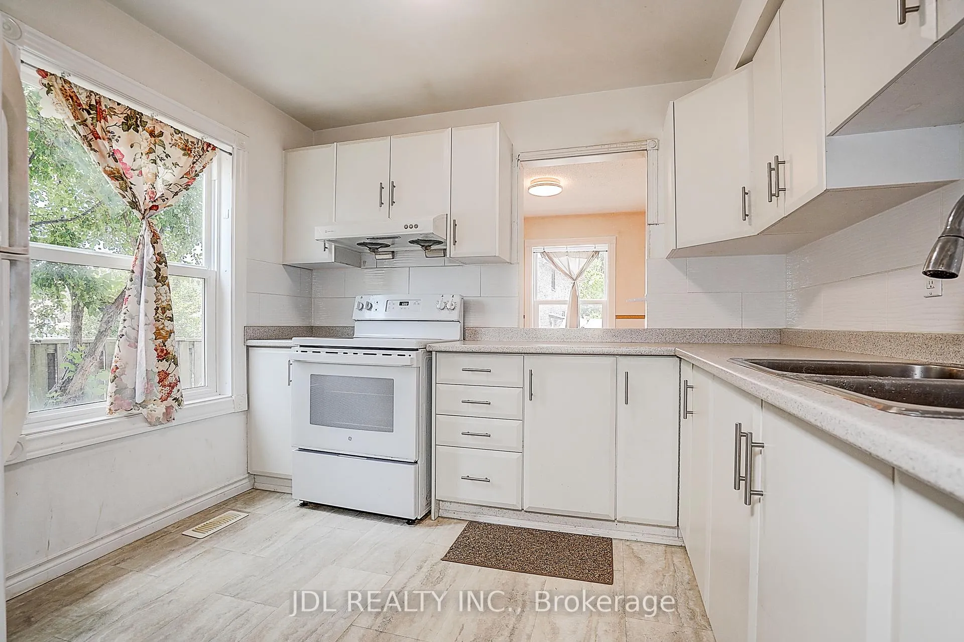 Photo 10 of 54 Providence Crescent, Markham, Milliken Mills West — HOMEH