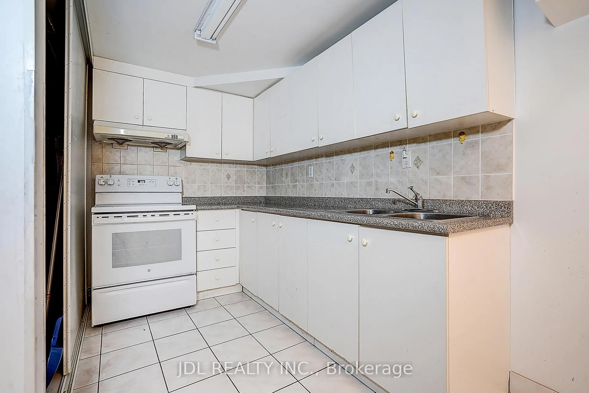 Photo 36 of 54 Providence Crescent, Markham, Milliken Mills West — HOMEH