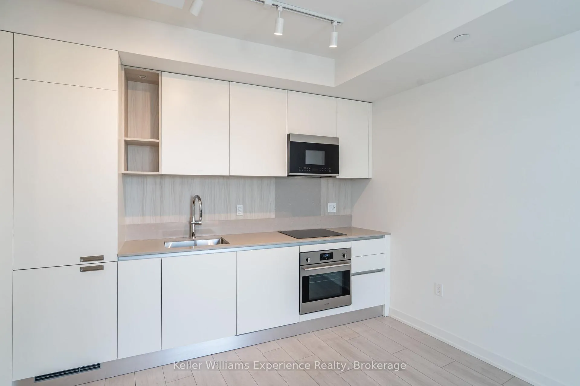 Photo 5 of Unit 2007, 39 Mary Street, Barrie, City Centre — HOMEH