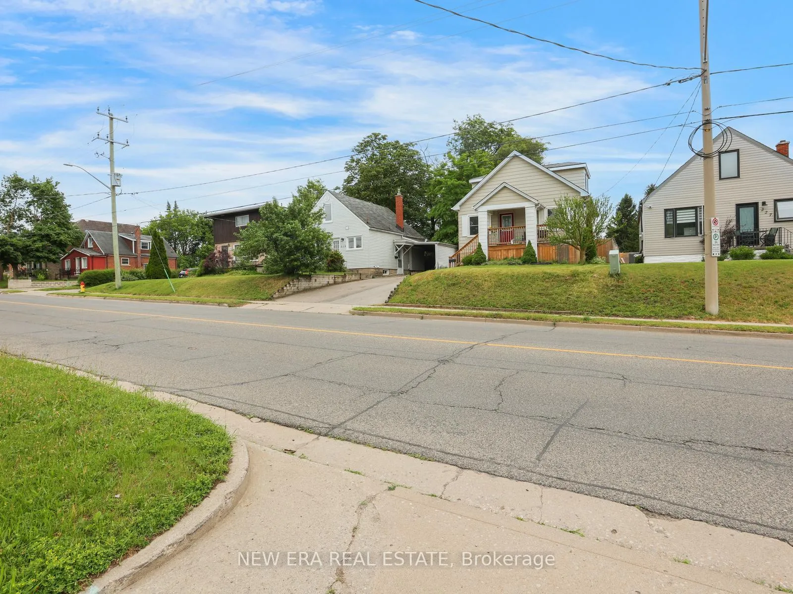 Photo 3 of 219 Lancaster Street W, Kitchener, Fairfield — HOMEH