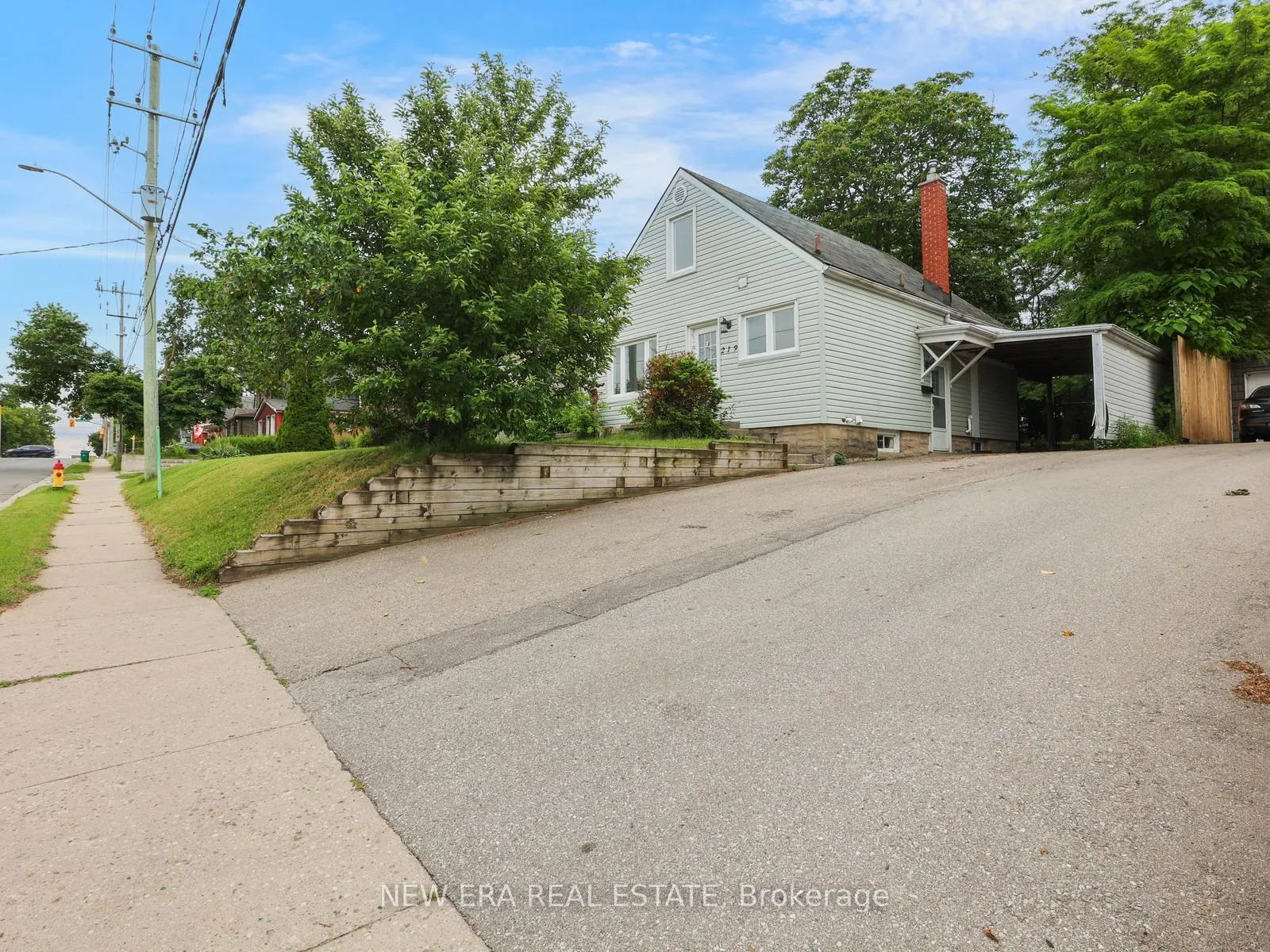 Photo 4 of 219 Lancaster Street W, Kitchener, Fairfield — HOMEH