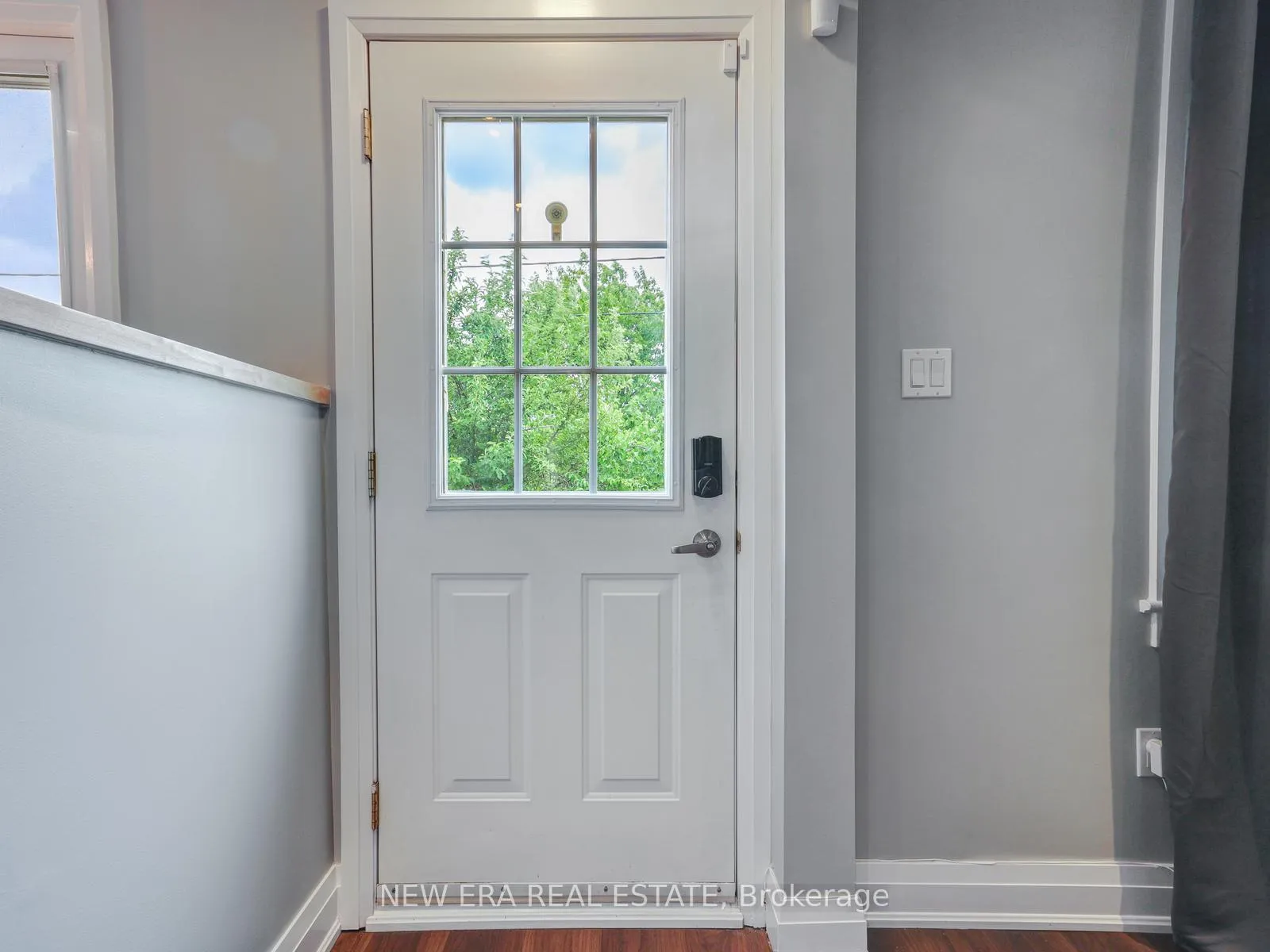 Photo 5 of 219 Lancaster Street W, Kitchener, Fairfield — HOMEH