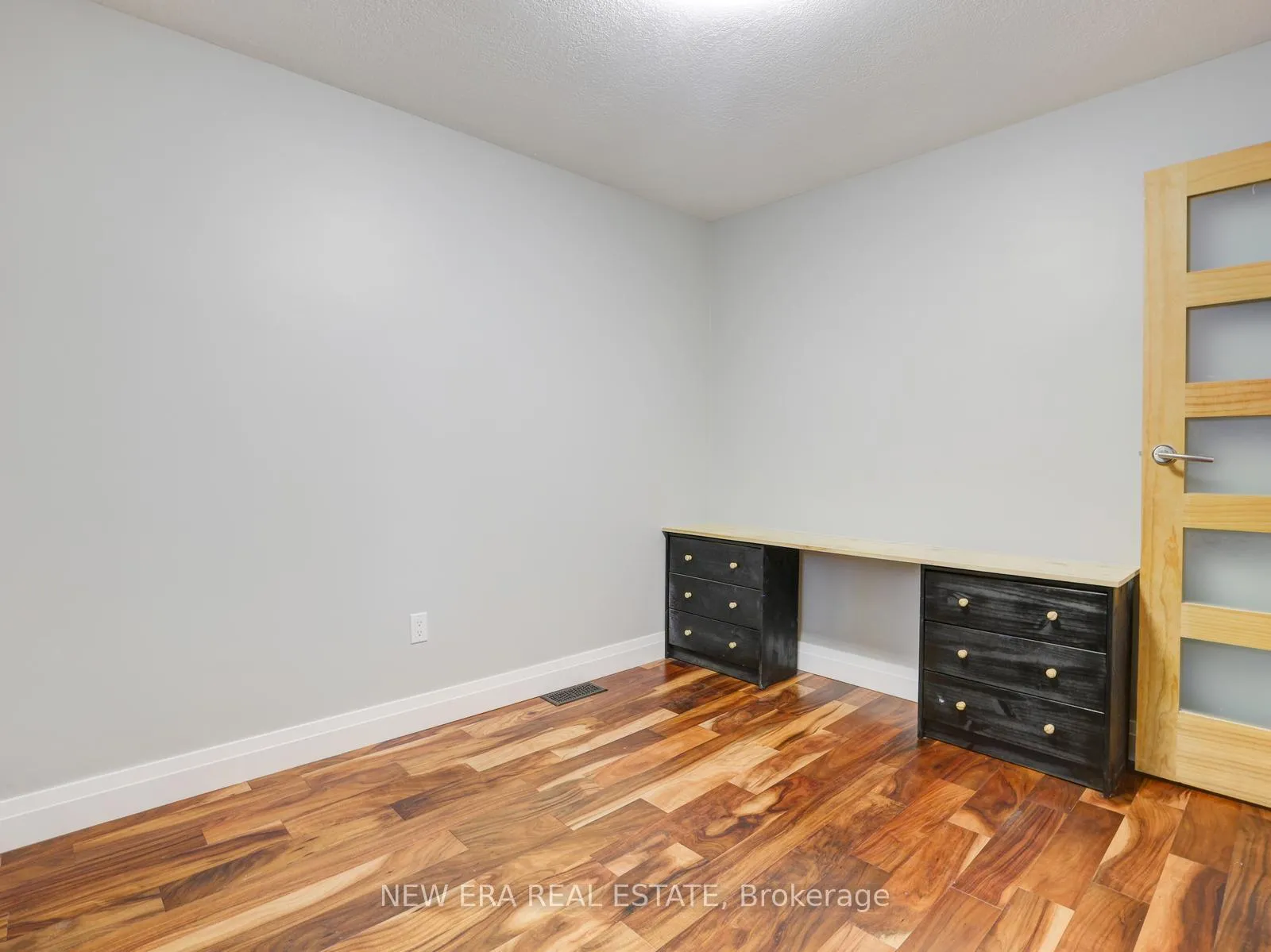 Photo 10 of 219 Lancaster Street W, Kitchener, Fairfield — HOMEH