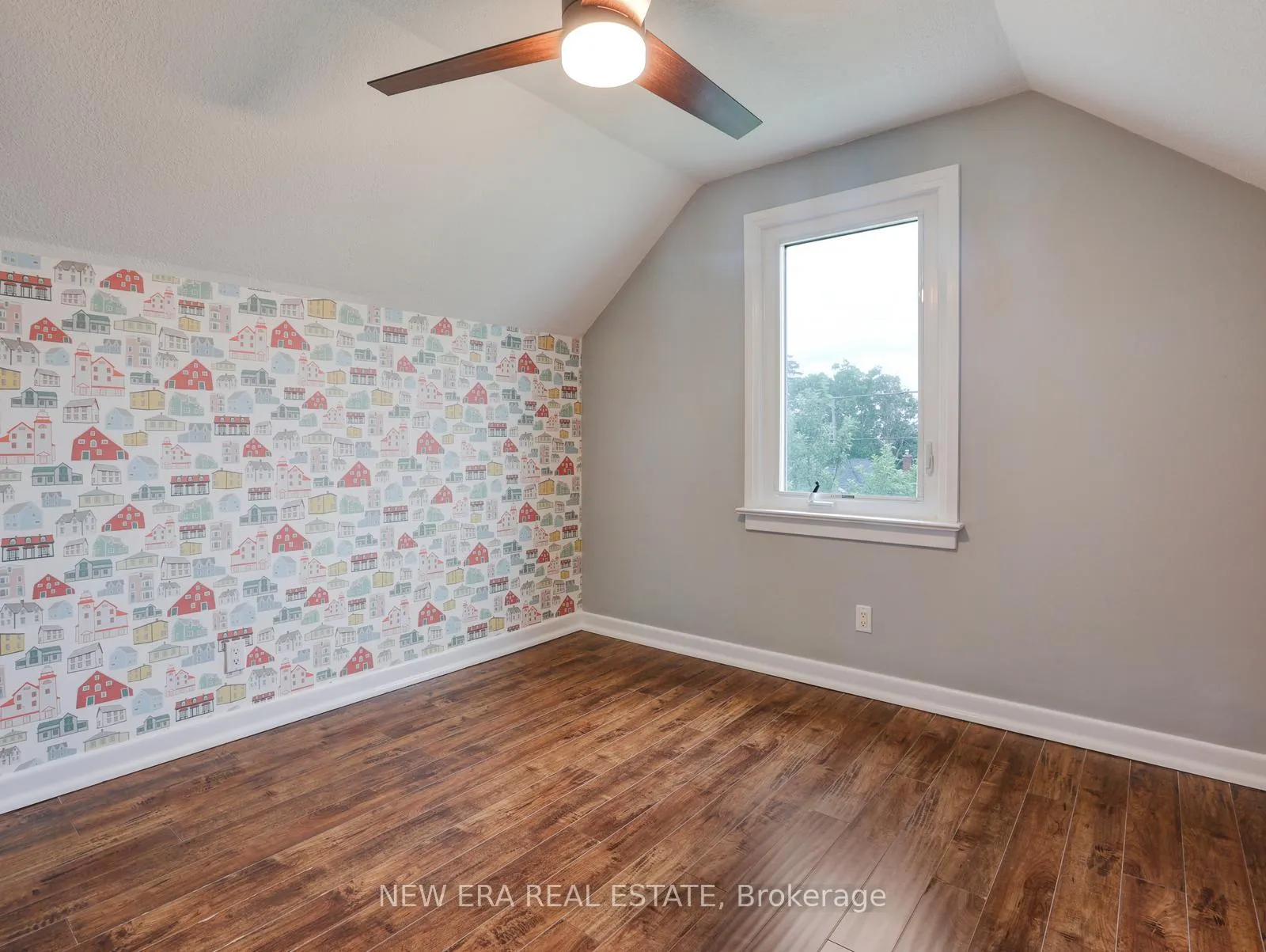 Photo 21 of 219 Lancaster Street W, Kitchener, Fairfield — HOMEH